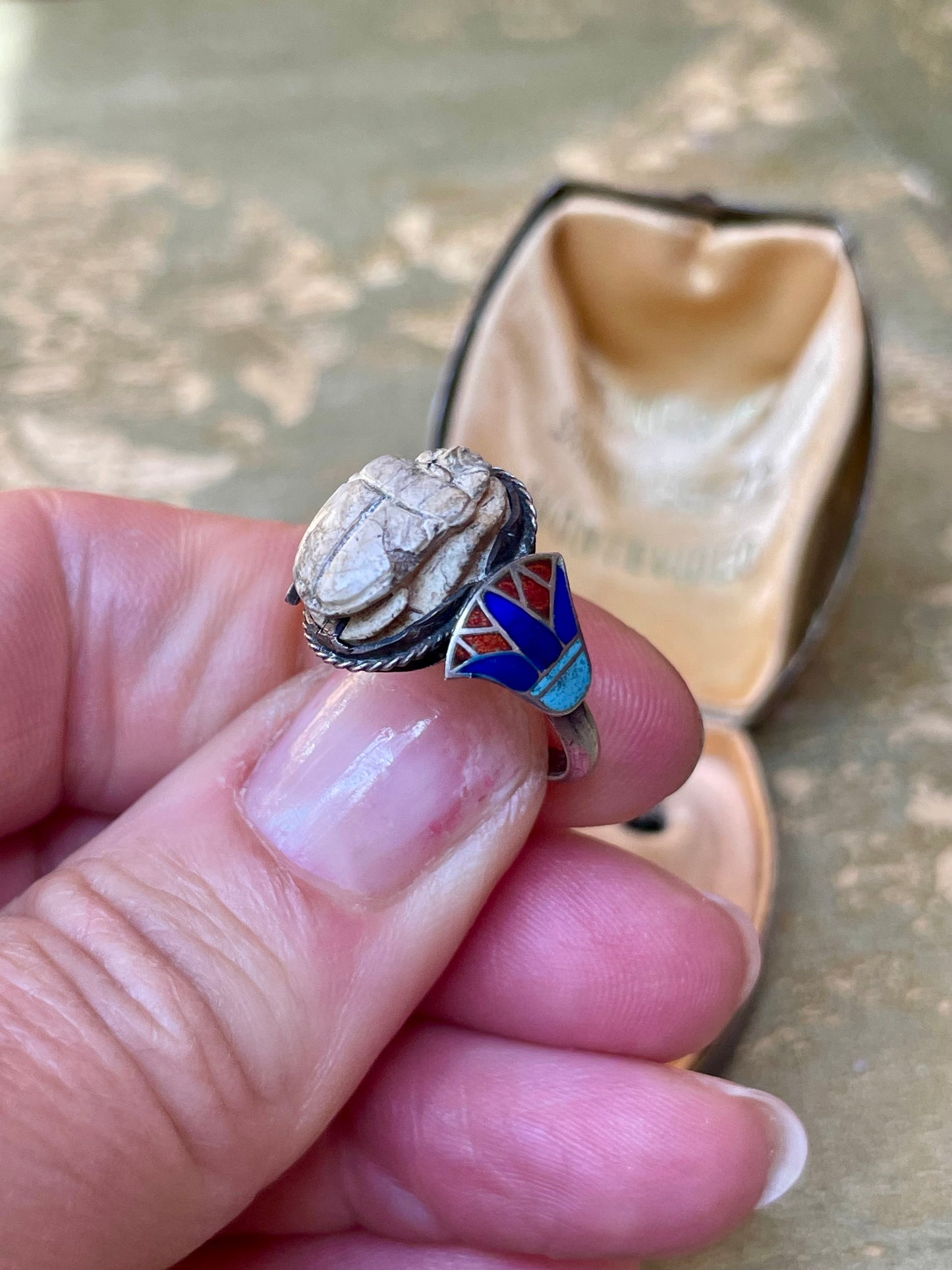 Anello con smalti e scarabeo, 1900/1910