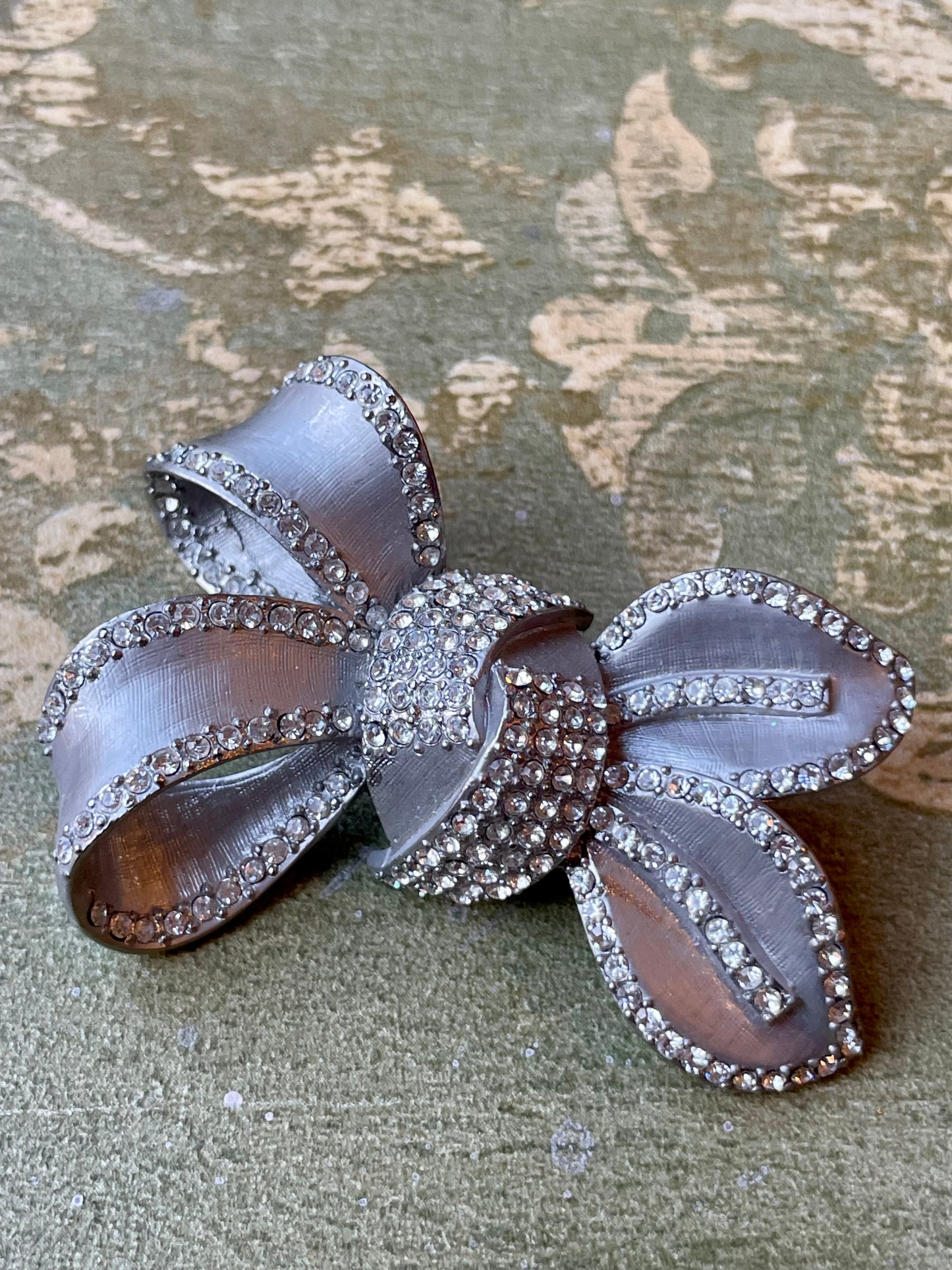 Deliziosa spilla Fiocco anni ‘60