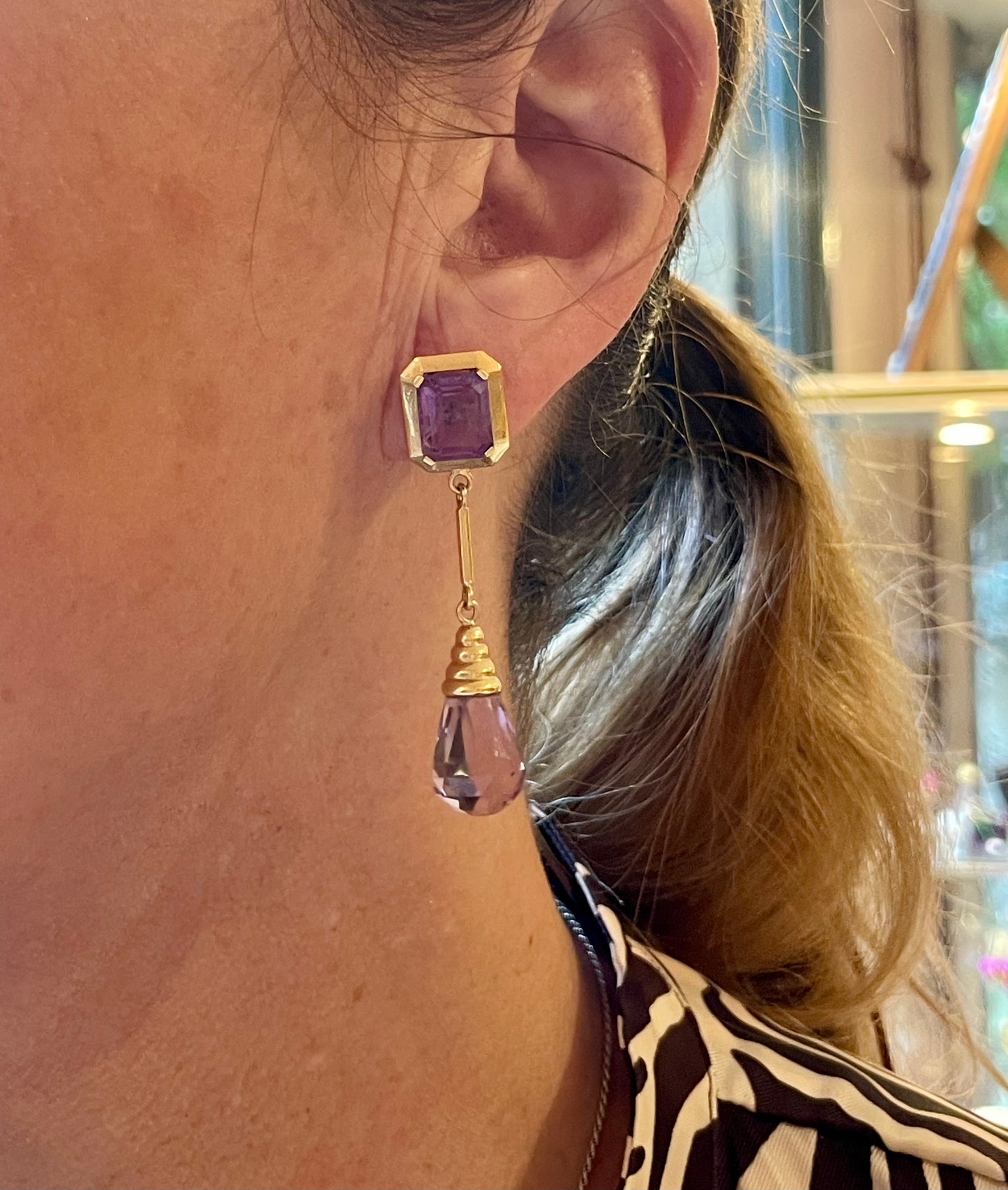 Affascinanti orecchini pendenti con ametista, anni ‘50/60