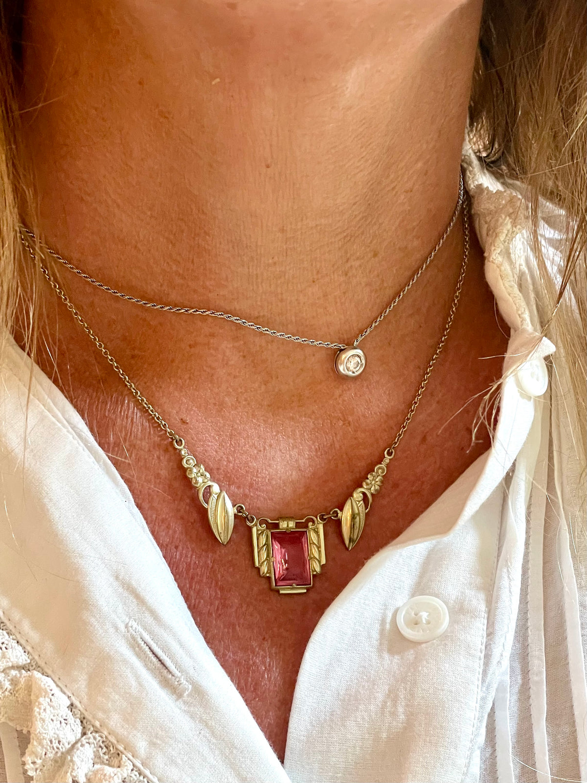 Romantico girocollo Art Deco con cristallo rosa di Francia