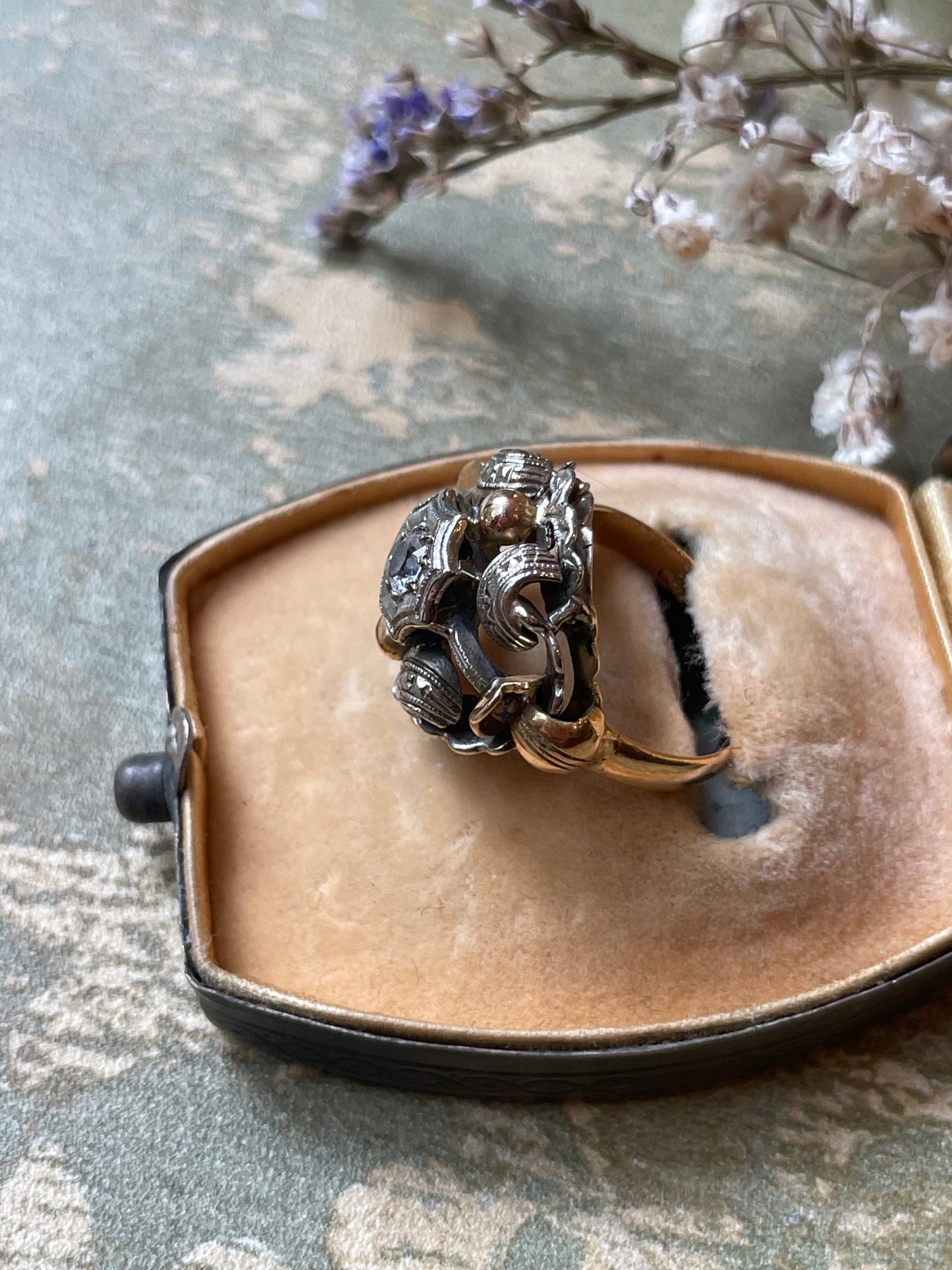 Elegante cocktail ring con diamante, anni ‘40