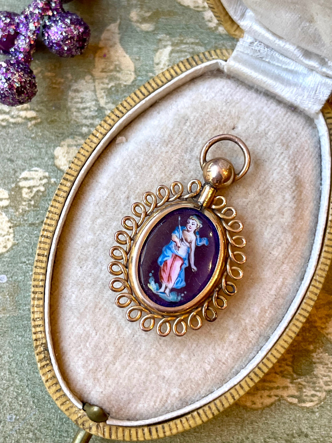 Angeli e putti nei gioielli vittoriani