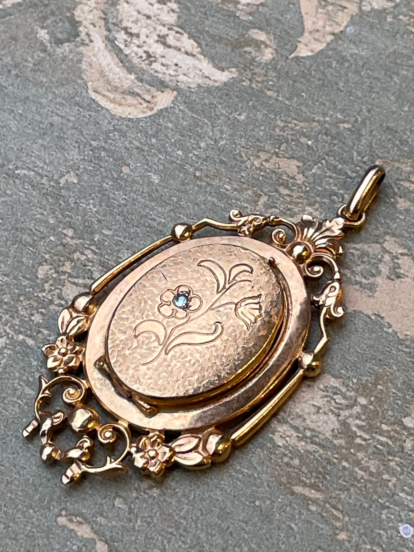 Stupendo locket laminato oro, epoca vittoriana