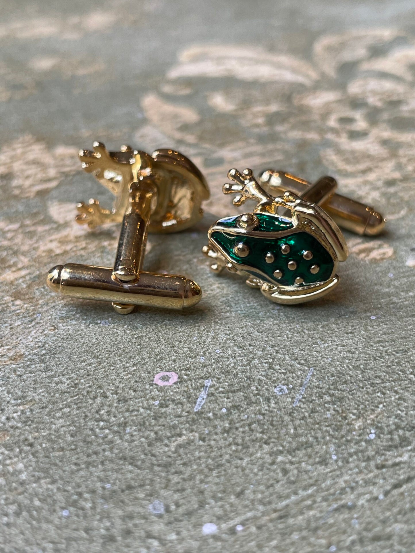 Enamel frog-shaped cufflinks