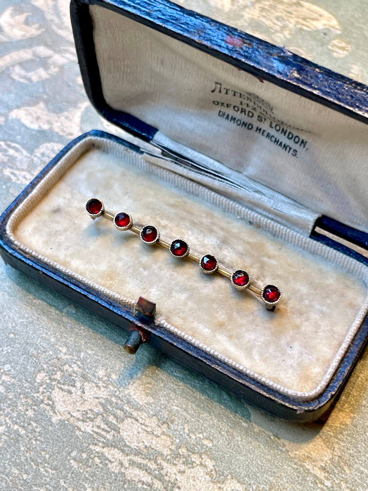 Deliziosa spilla a barretta in argento vermeil e granati, epoca vittoriana