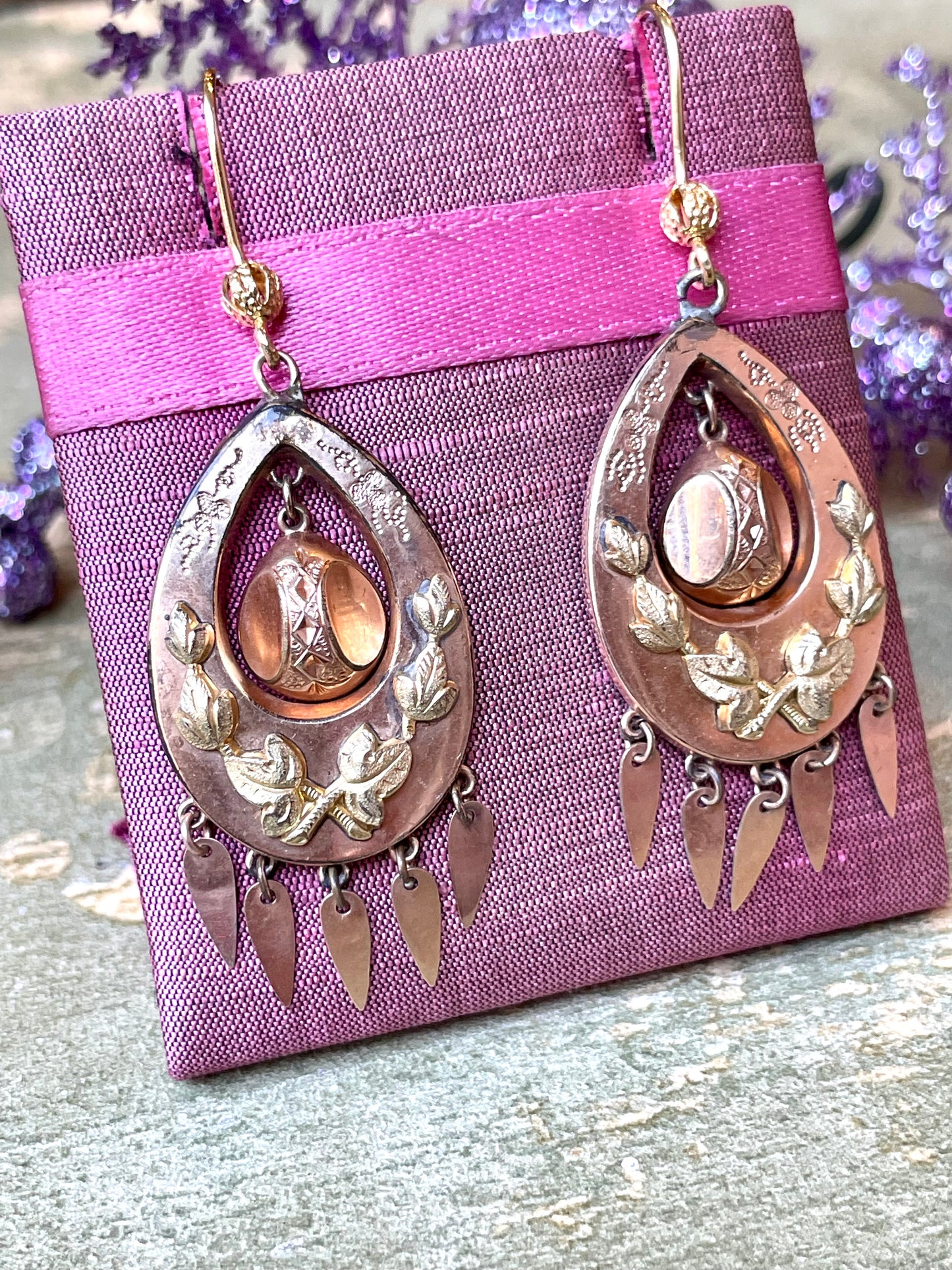 Raffinati orecchini borbonici in due colori d’oro, Italia , 1860/70