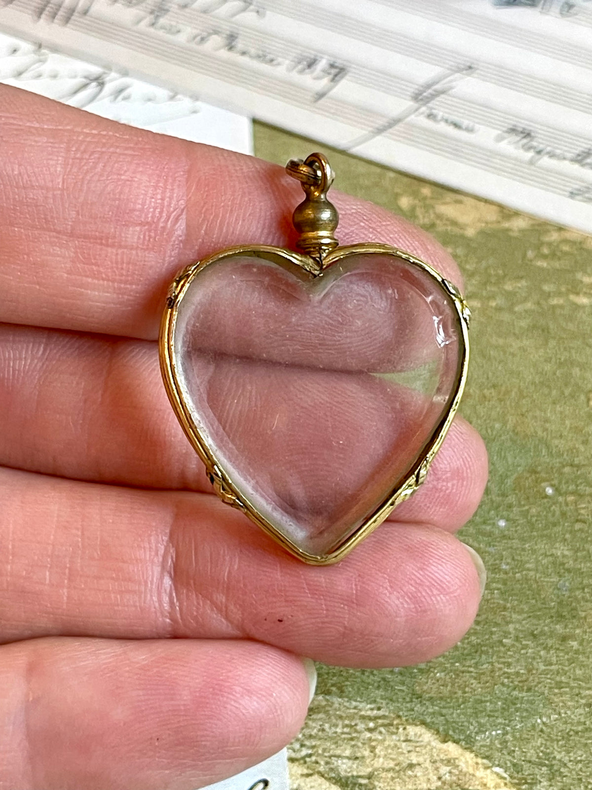 Pendente Cuore dolce romanticismo in vetro e pomponne, Francia, epoca vittoriana