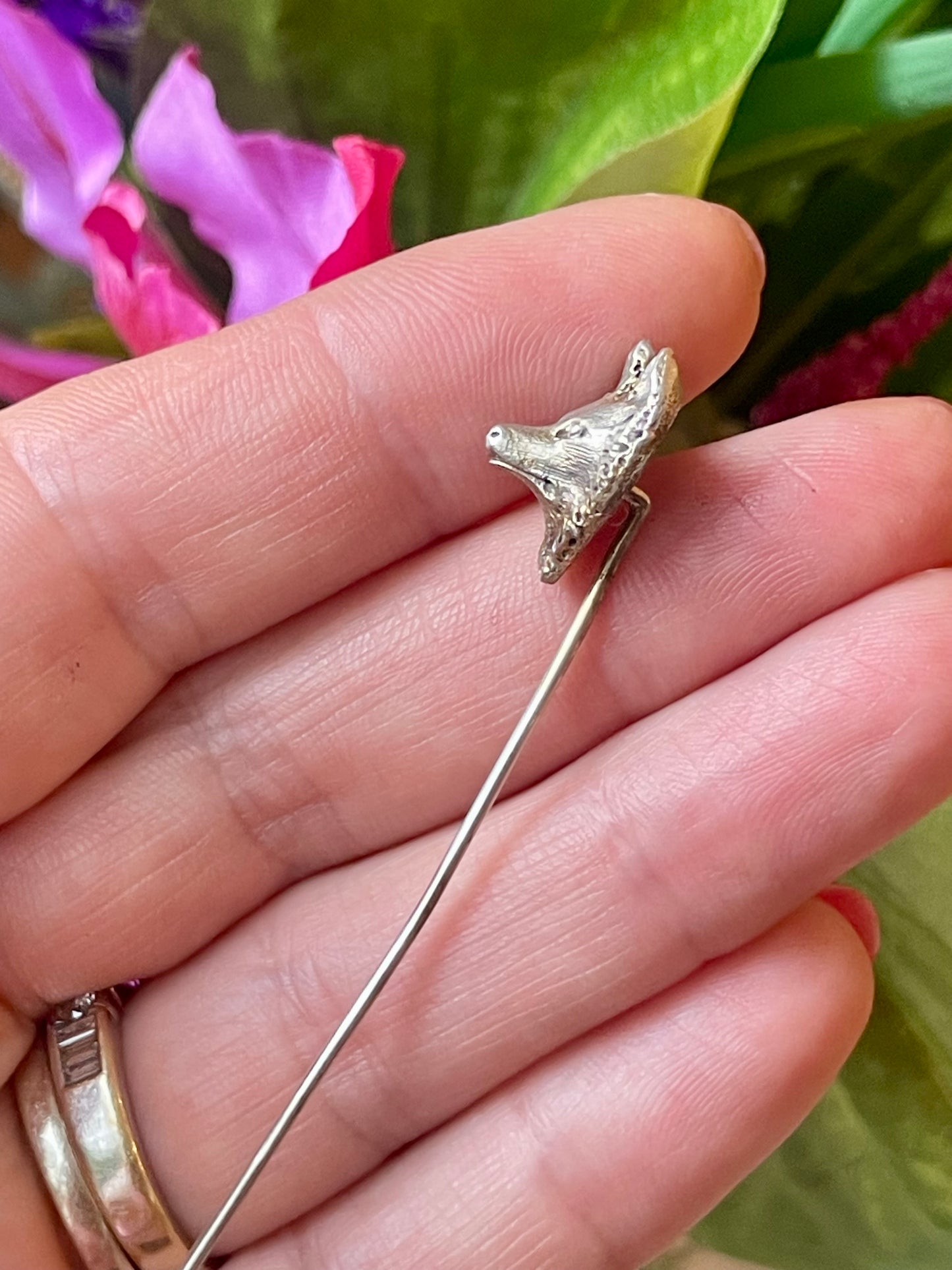 Spilla da cravatta in argento con piccola volpe, fine Ottocento, inizio Novecento