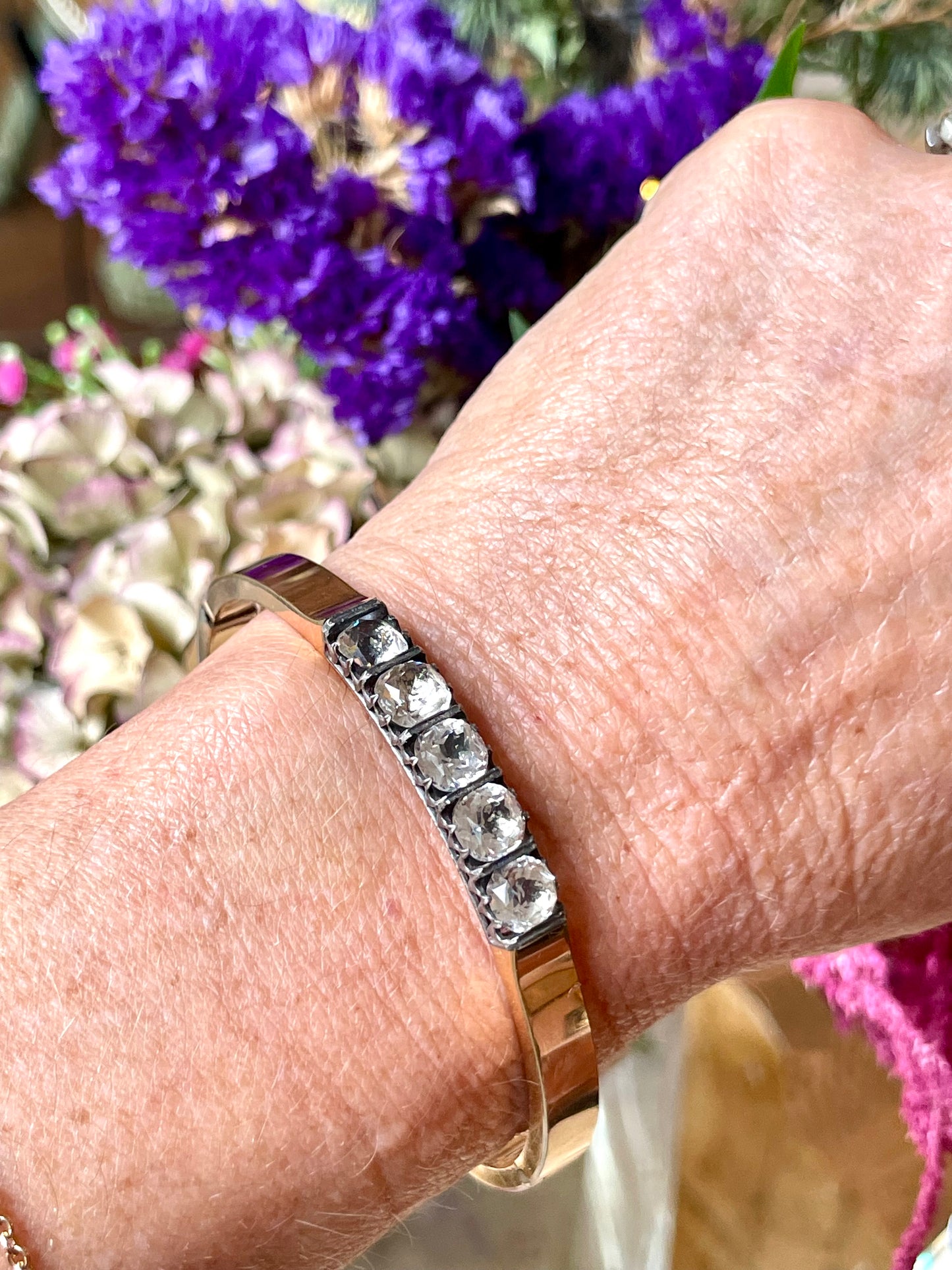 Bracciale rigido placcato oro rosa e paste, 1920/30