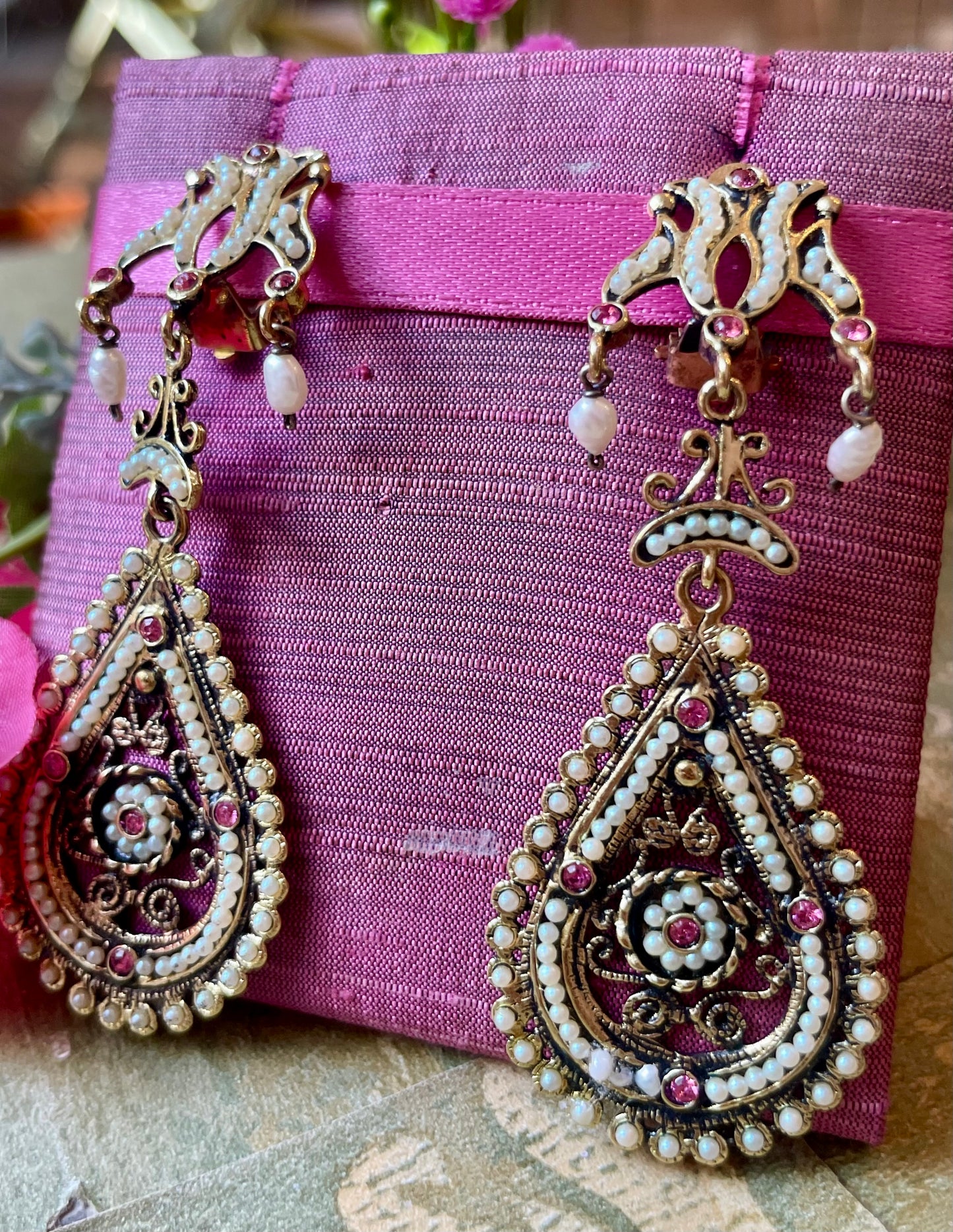 Eccezionali orecchini in stile vittoriano in argento vermeil con microperle