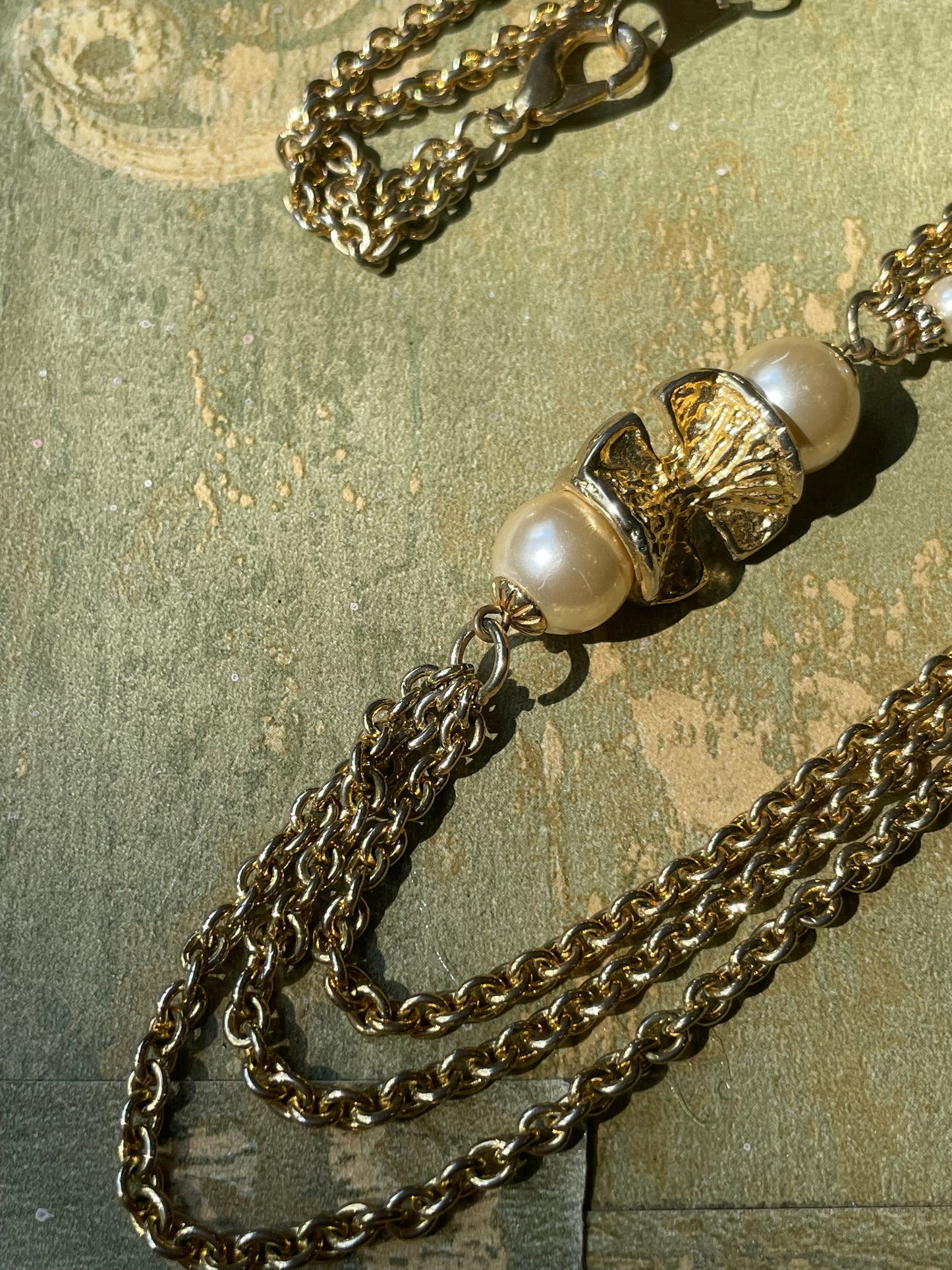 Collana modello Chanel con perle bianche, anni ‘60/70