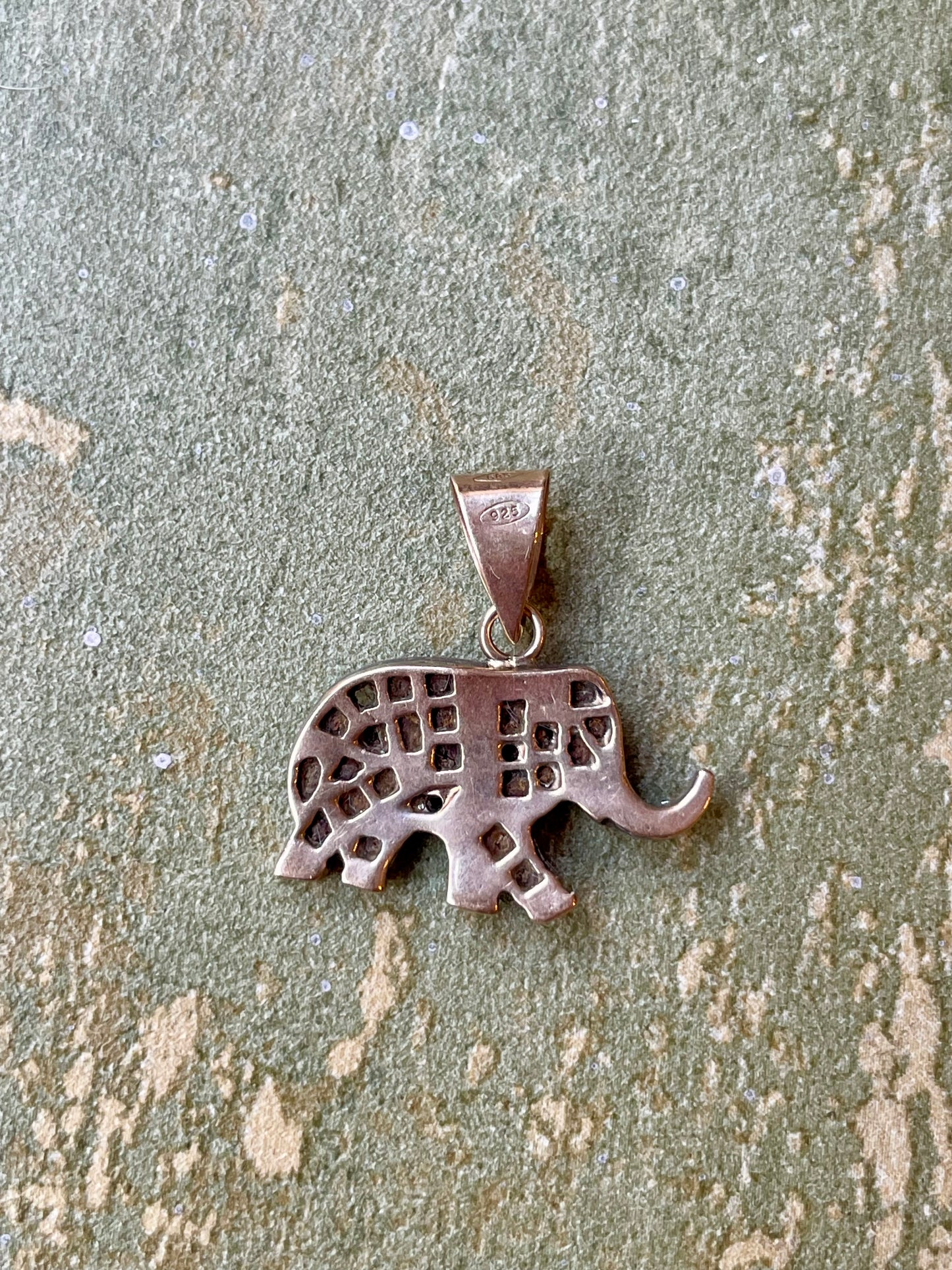 Pendente Elefante placcato oro rosa, argento e rosette di diamanti, anni ‘40/50