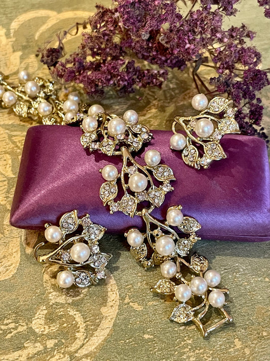 Luminosa parure con perle e strass, anni ‘50