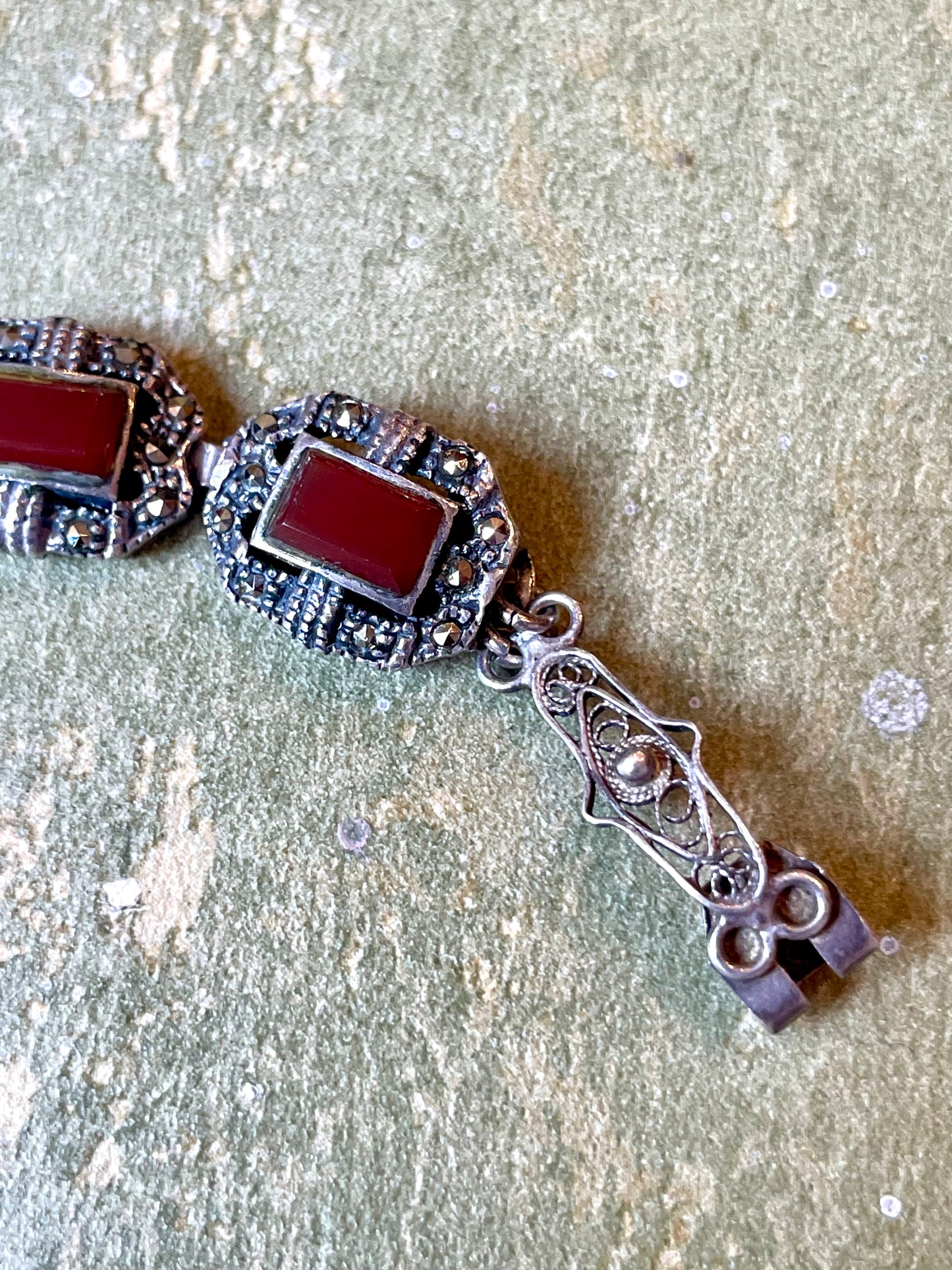 Elegante bracciale in argento, corniola e marcassite, Art Deco