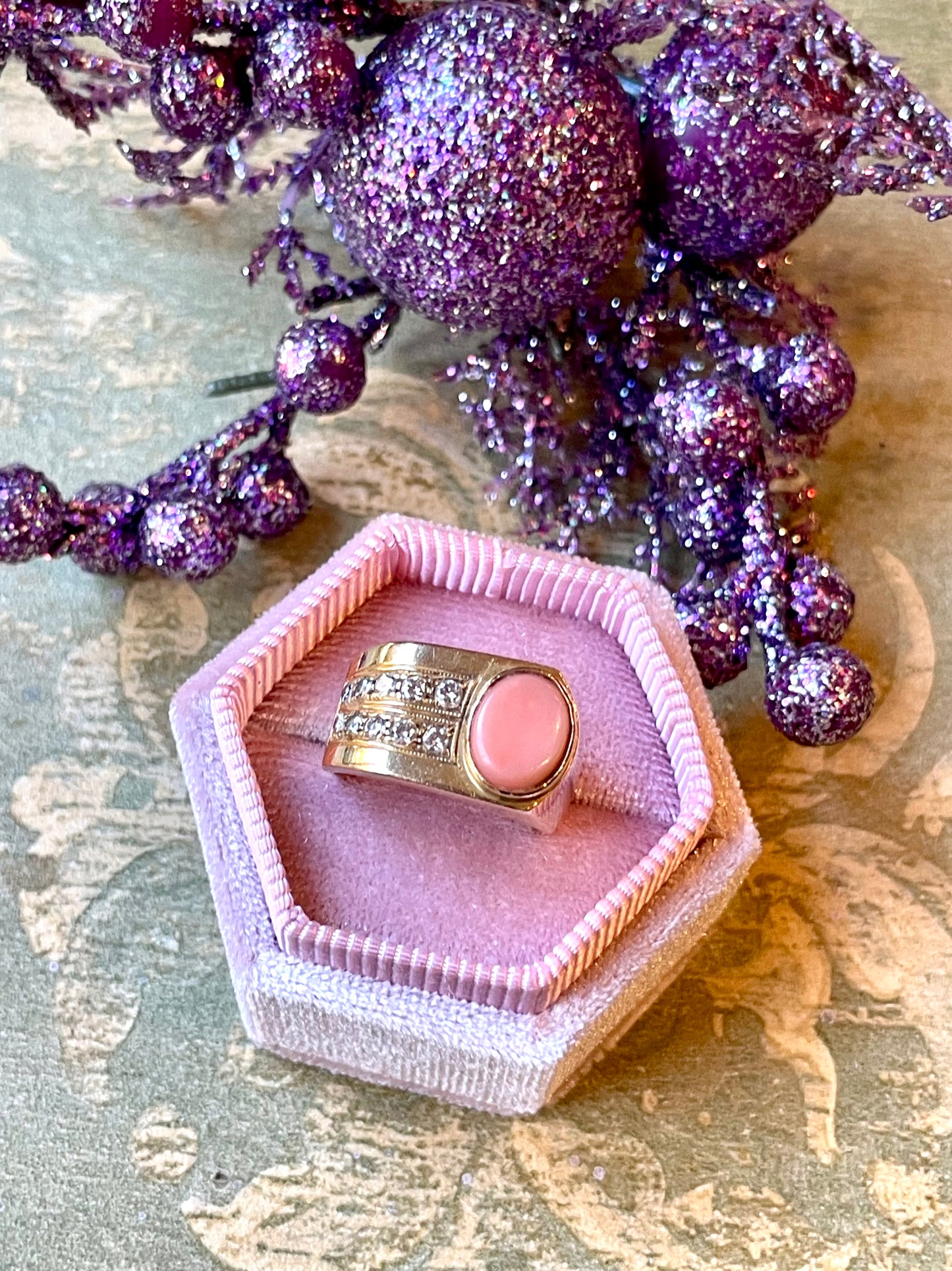 Anello Tank con corallo naturale, anni ‘40