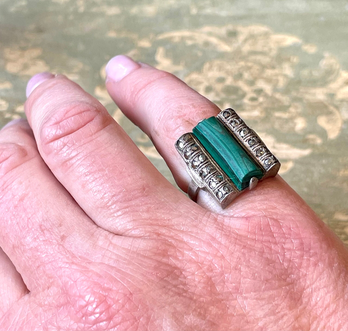 Anello Deco’ in argento, malachite e marcassite