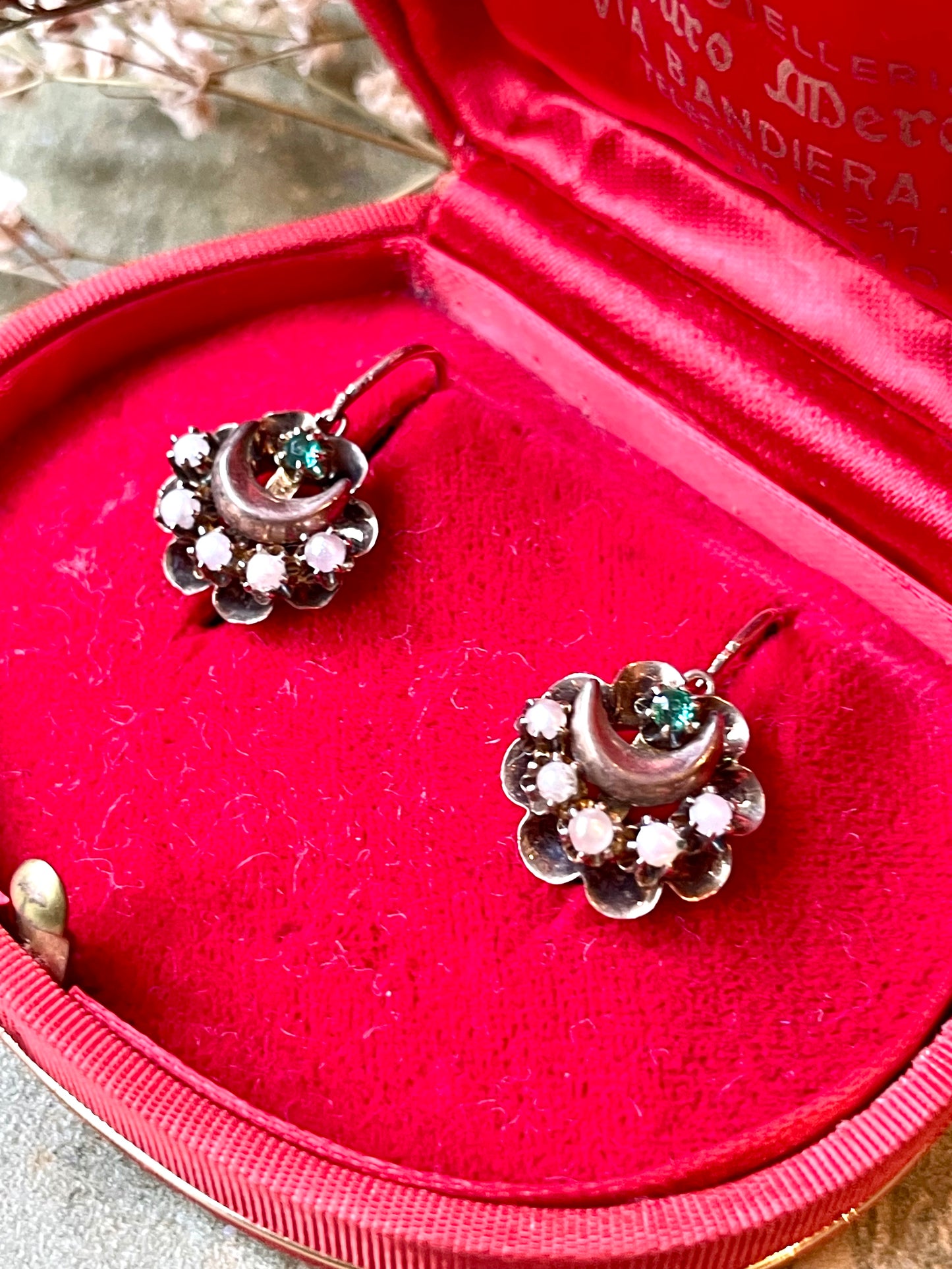 Romantici orecchini dormeuse in oro rosa e perle, Italia del sud, epoca borbonica