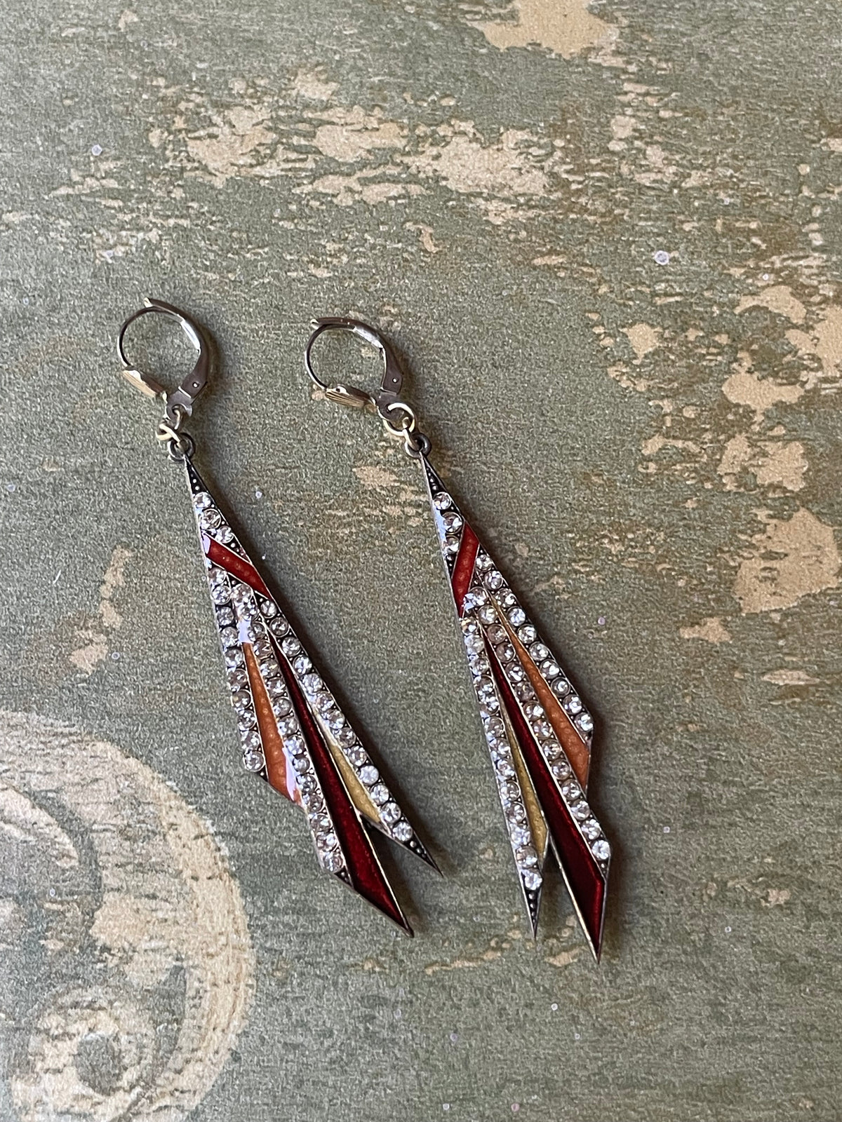 Orecchini Art Deco in smalto e strass