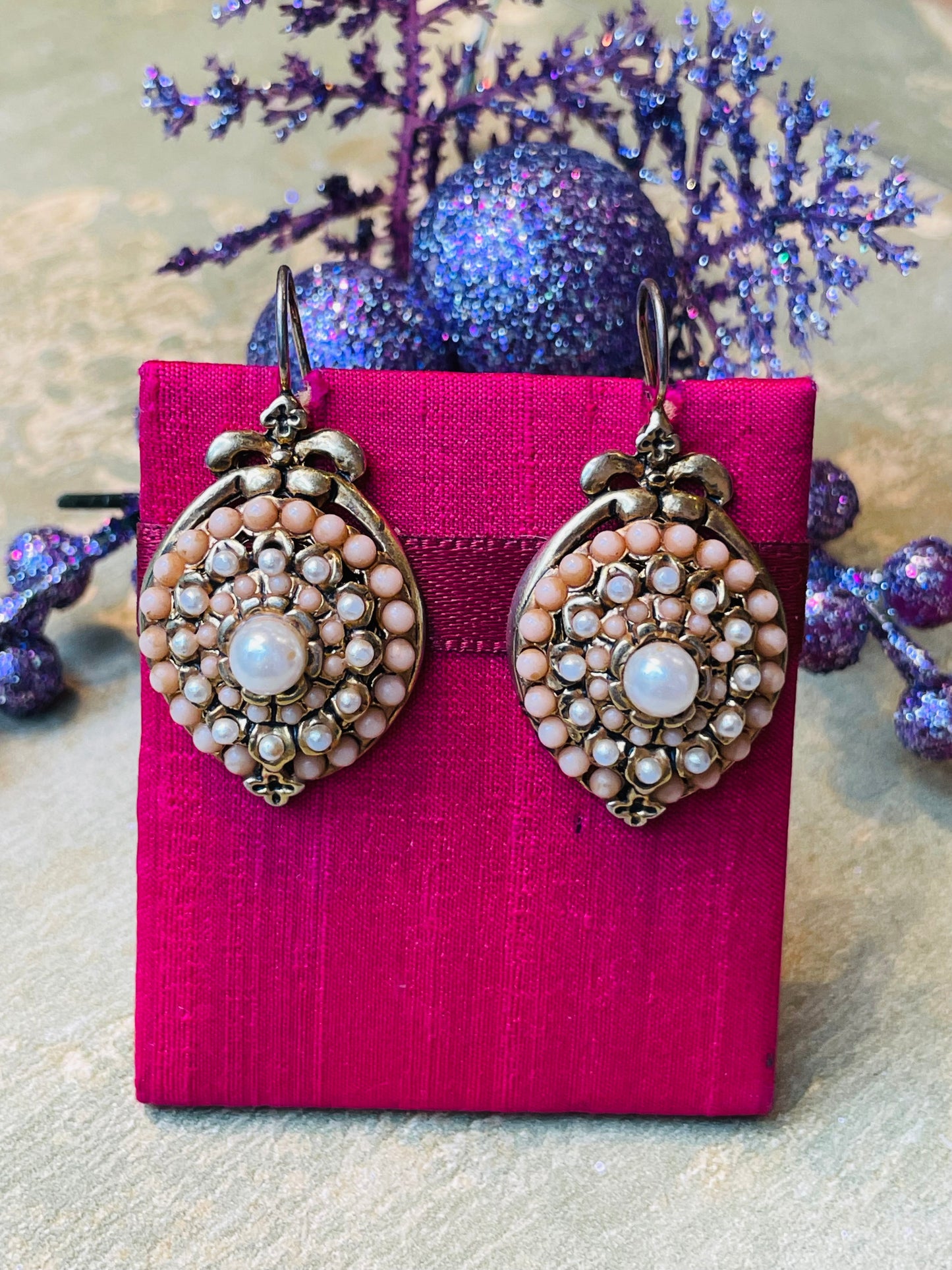 Orecchini Medaglioni con piccole perle, anni ‘50