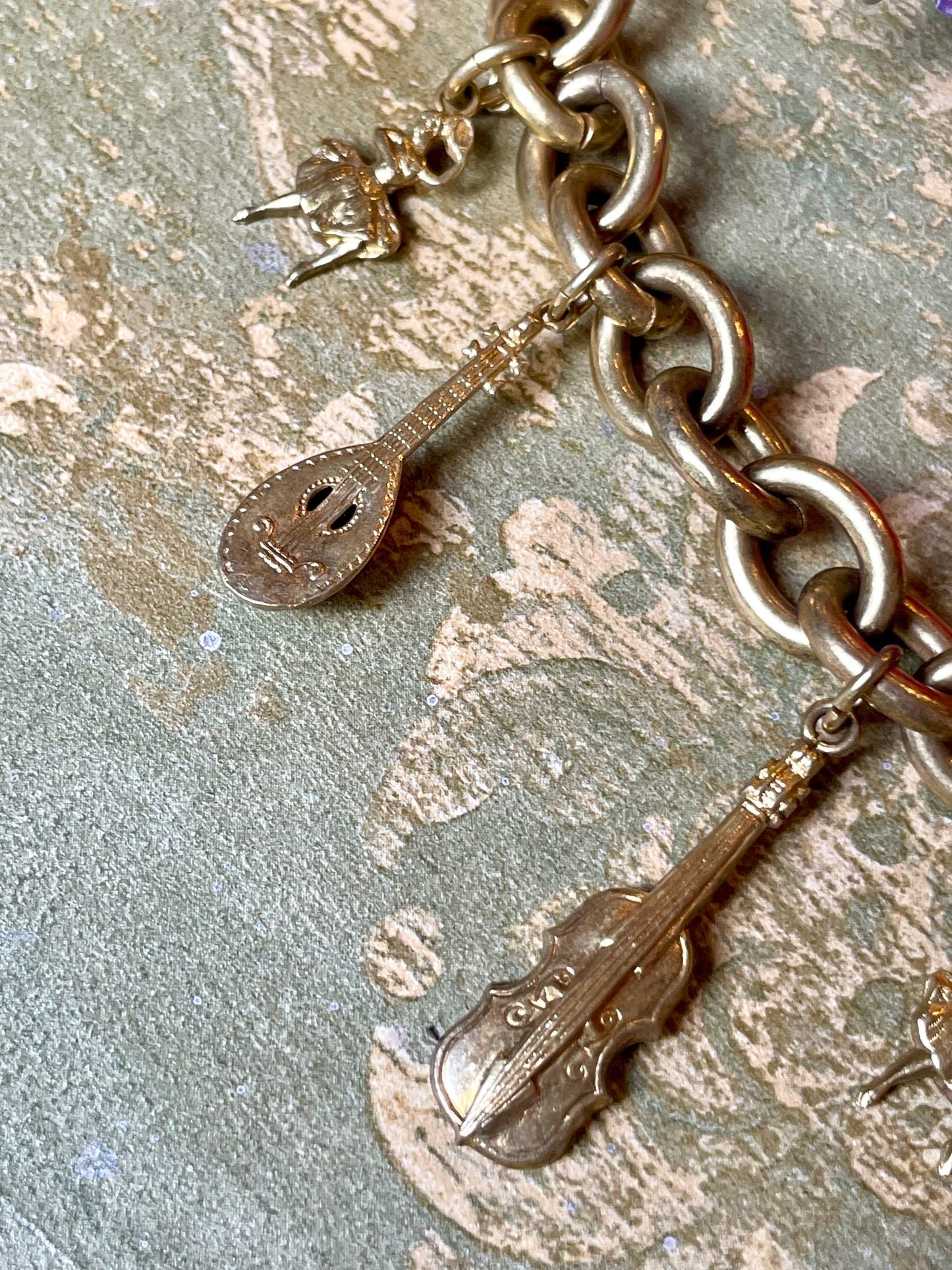 Bracciale Jazz con charms con strumenti musicali, anni ‘50/60