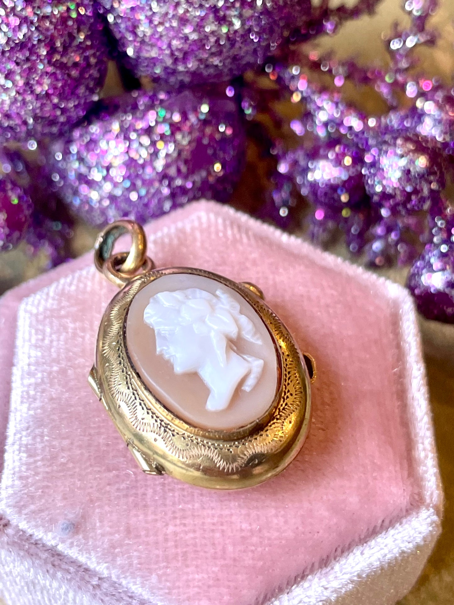 Stupendo locket con cammeo conchiglia, epoca vittoriana