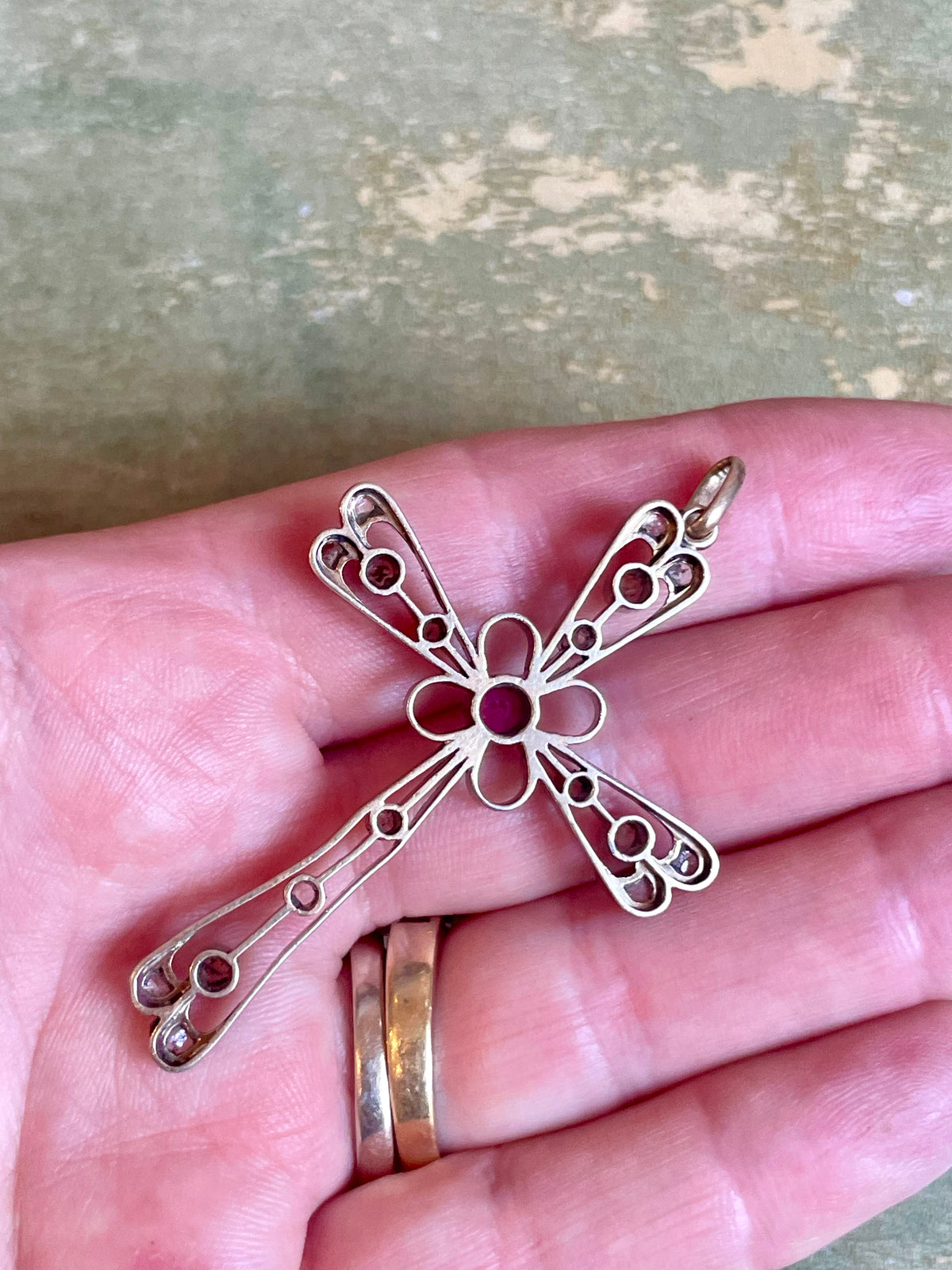Romantica croce in argento, oro, rosette di diamanti e rubino, epoca vittoriana