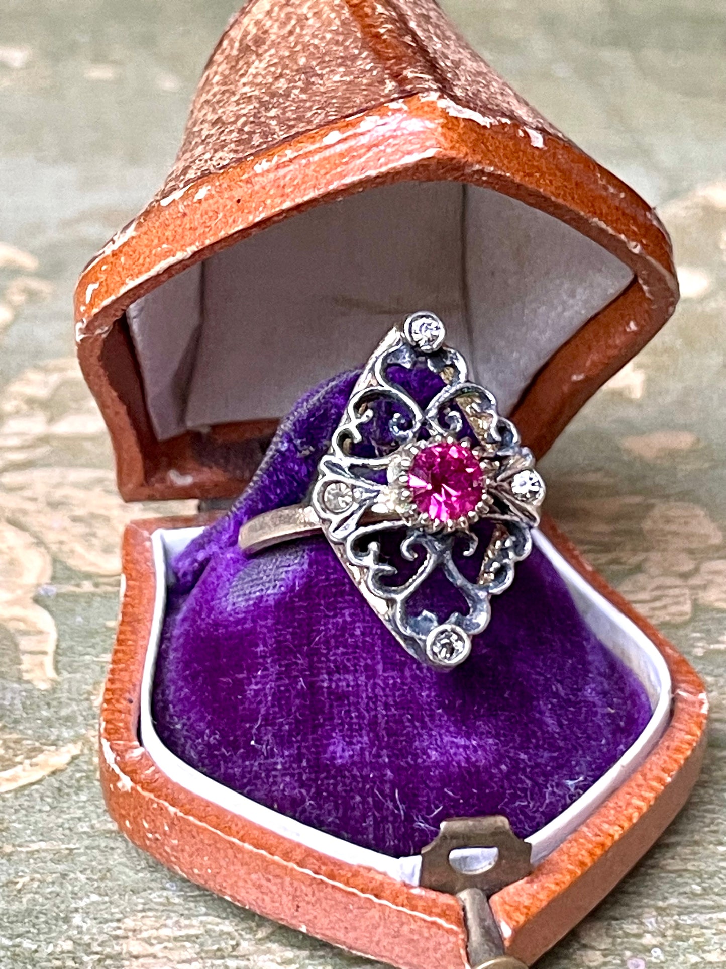 Indimenticabile anello in argento con spinello rosa, epoca edoardiana