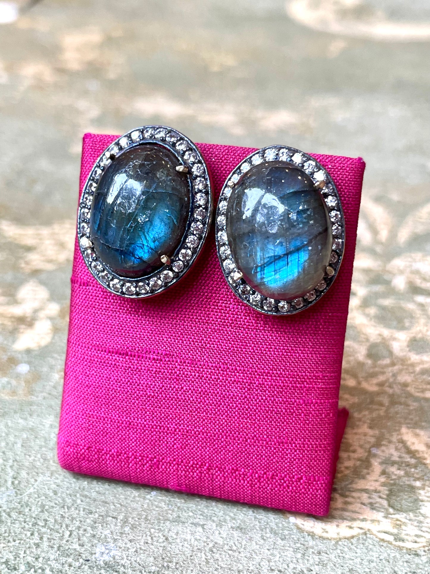 Magnetici orecchini in labradorite cabochon