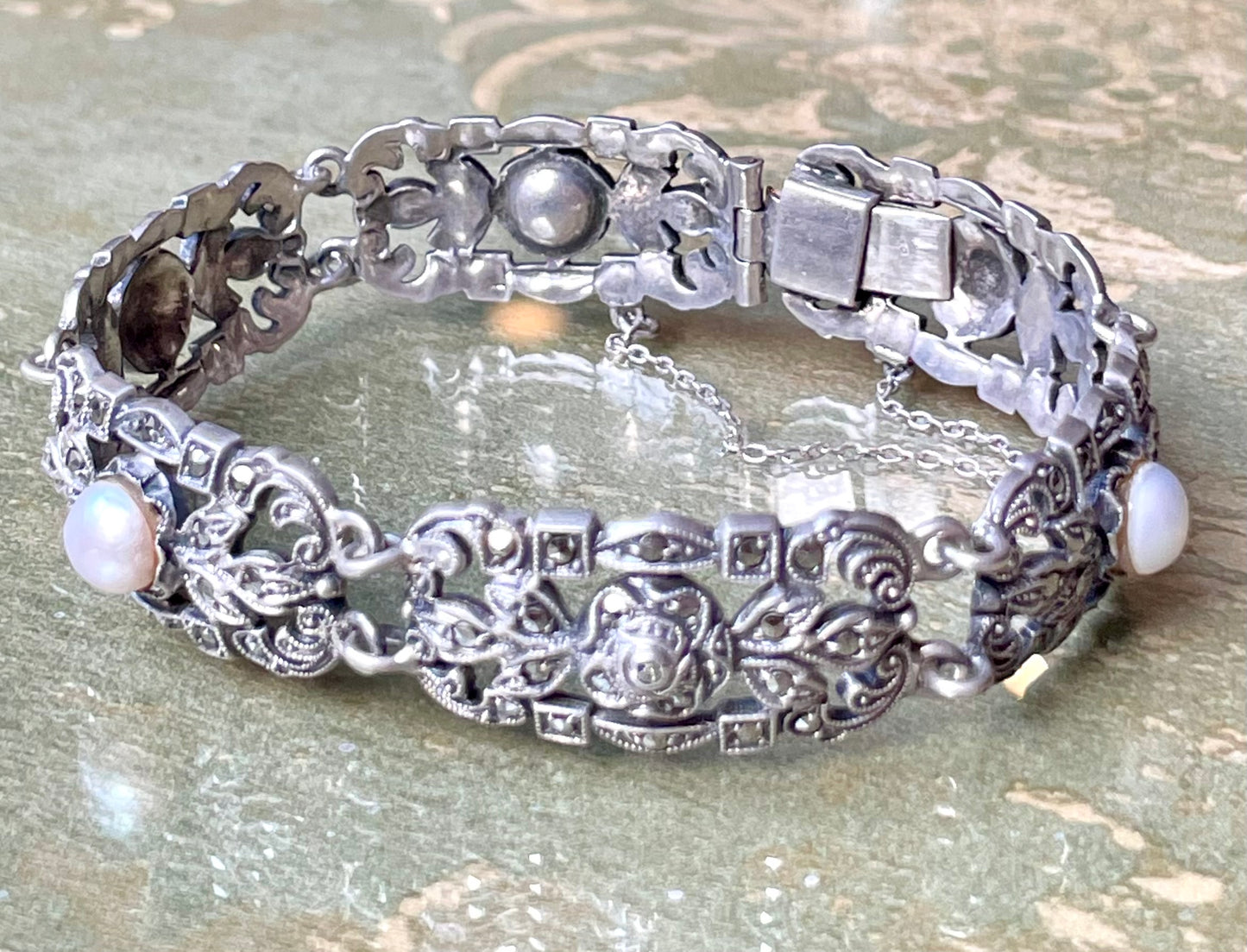 Romantico bracciale in argento, marcassite e perle, 1930/40
