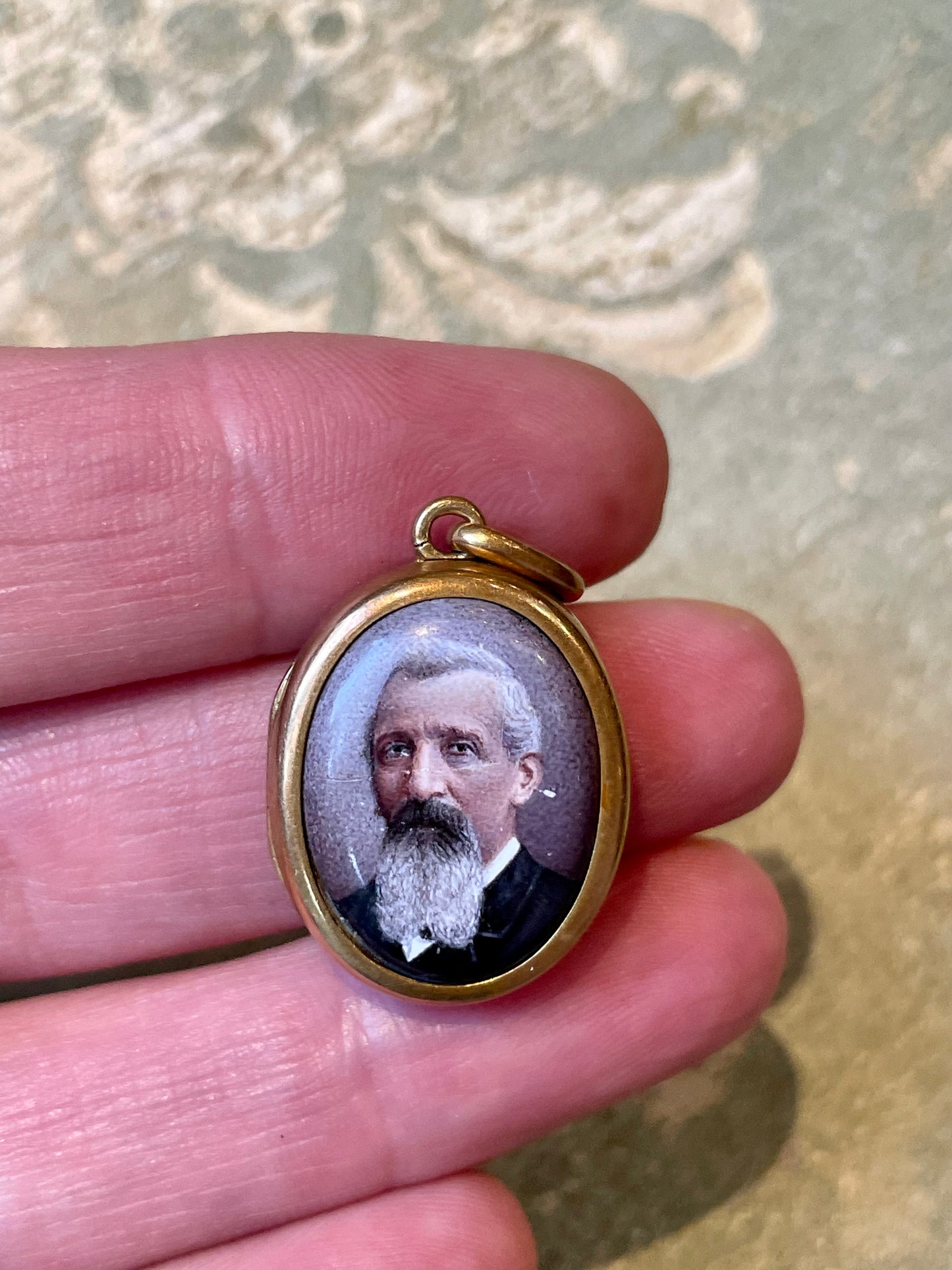 Pendente locket con miniatura dipinta, epoca vittoriana