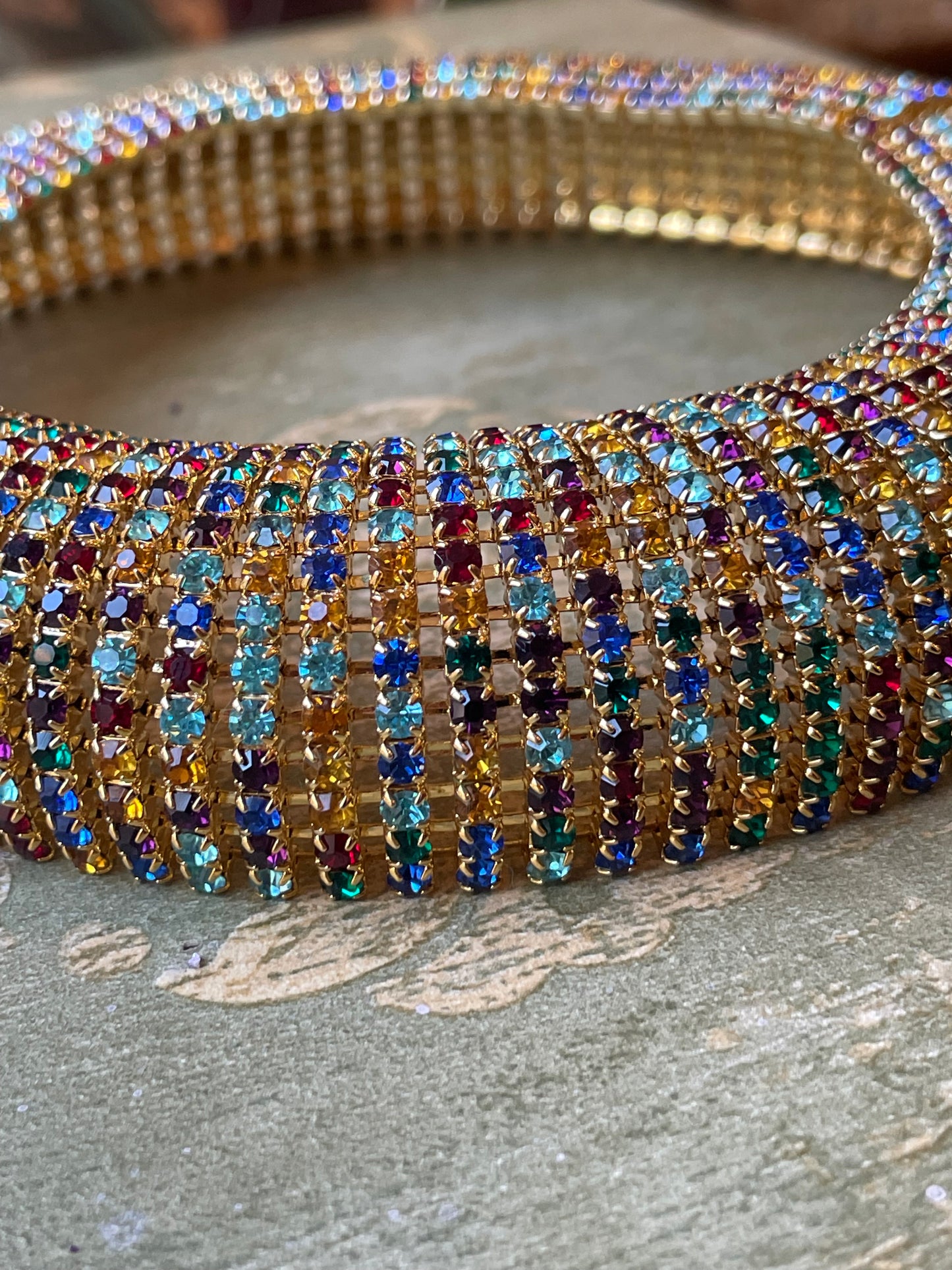 Choker bombato in cristalli multicolor, anni ‘80