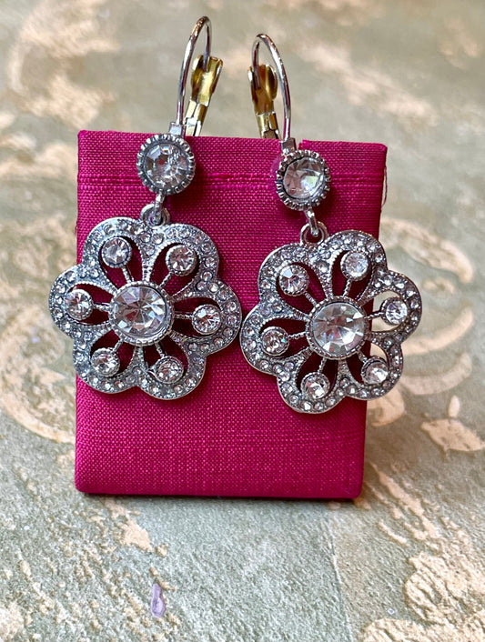 Romantici orecchini con fiore in strass, anni ‘50