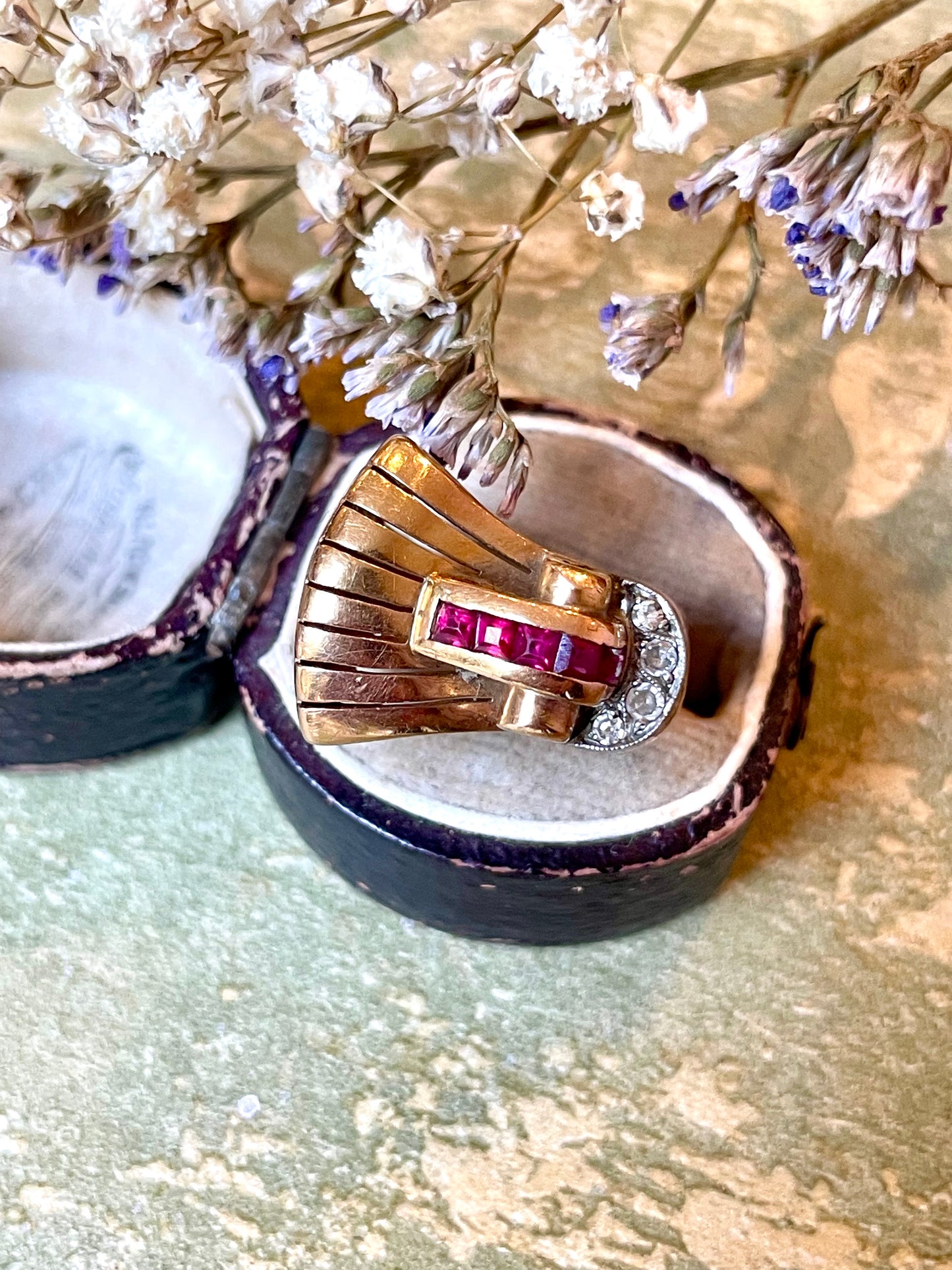 Affascinante anello Tank anni ‘40