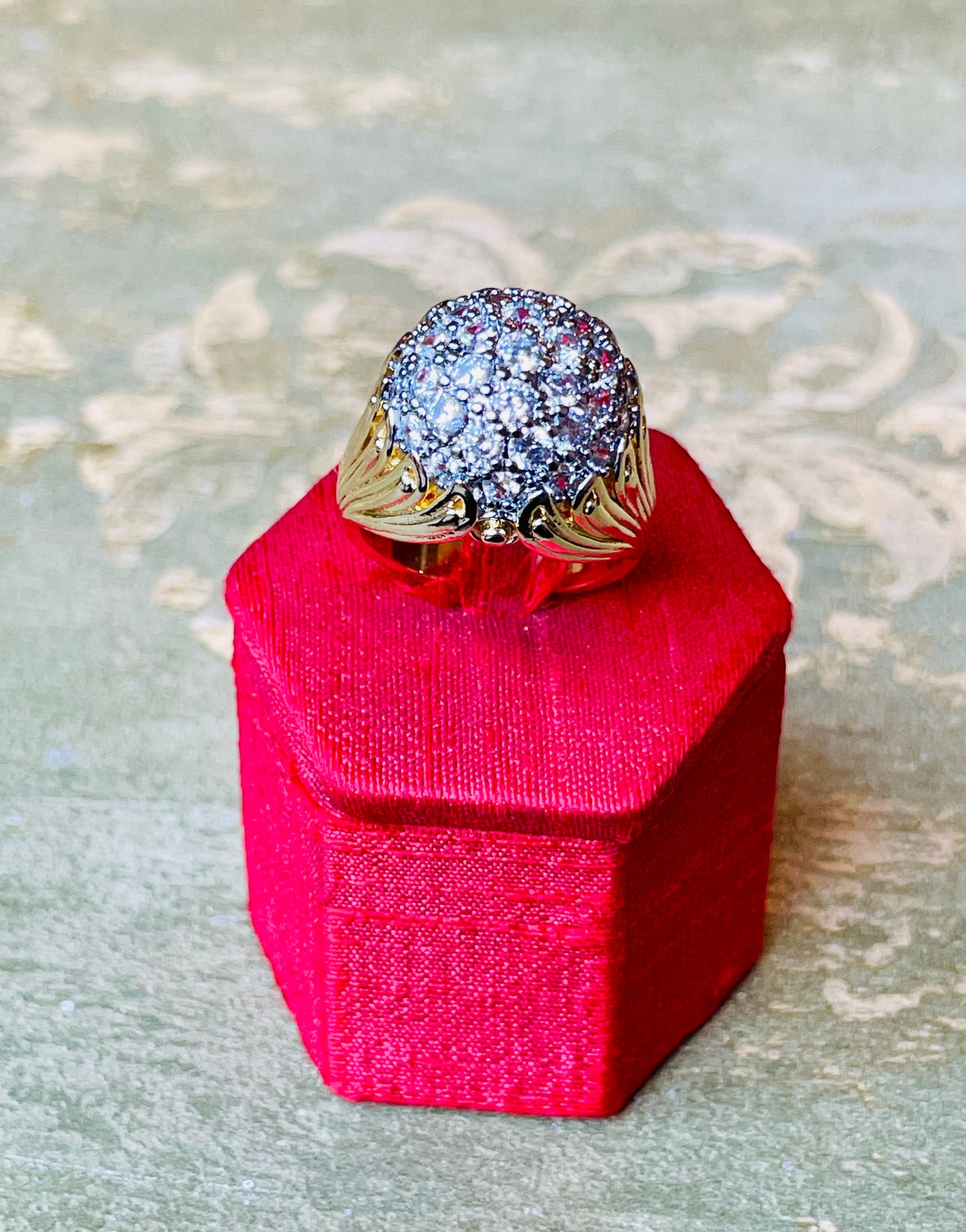 Luminoso cocktail ring con cristalli, anni ‘50