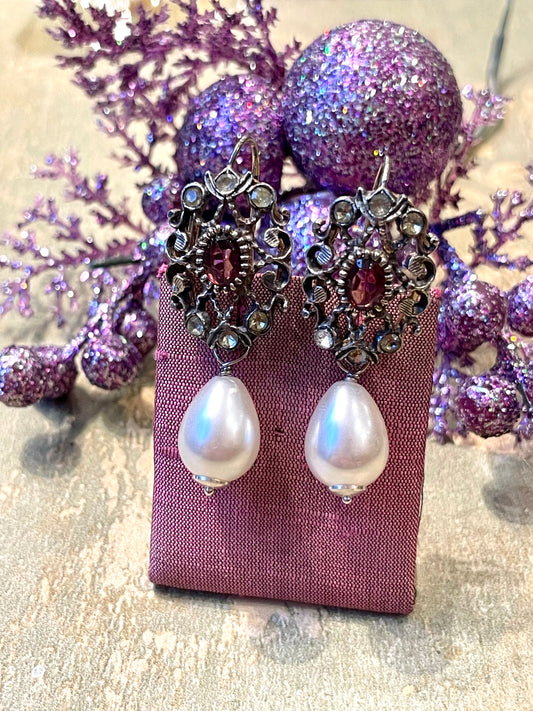 Romantici orecchini in argento con perla a goccia, anni ‘40:50