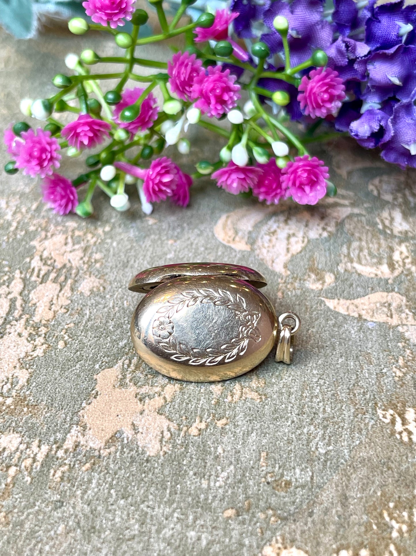 Romantico locket inciso, epoca vittoriana