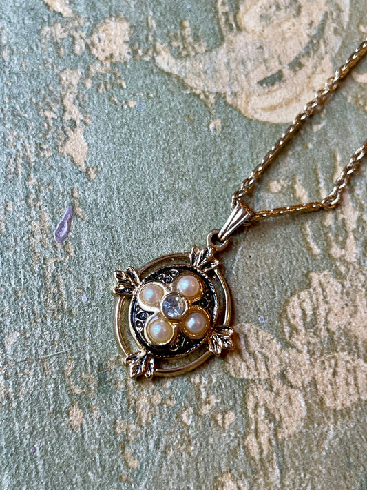 Incantevole girocollo con pendente firmata Avon, 1950/60