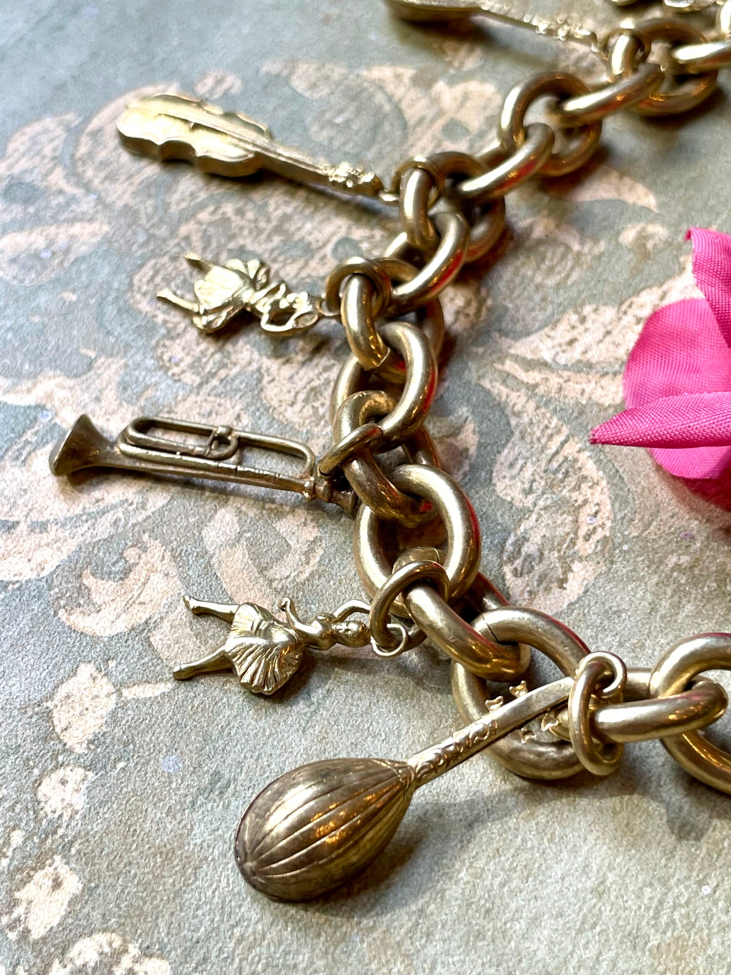 Bracciale Jazz con charms con strumenti musicali, anni ‘50/60