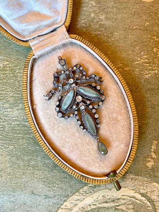 Romantico pendente in argento e paste di vetro in stile Luigi XVI, Francia, epoca Napoleone III