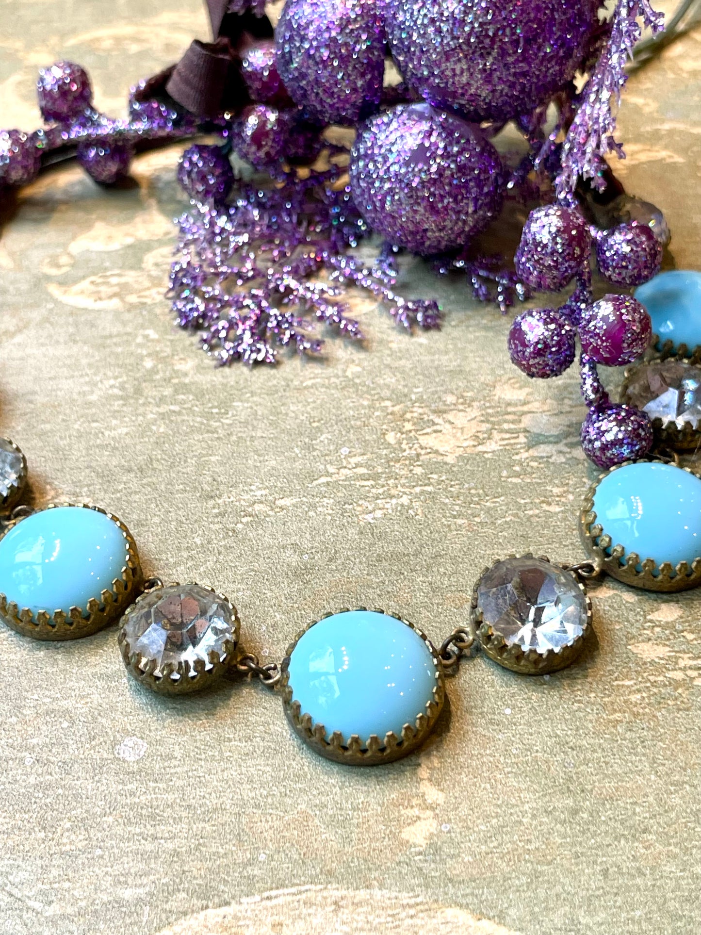 Stupenda collana girocollo in paste, epoca vittoriana