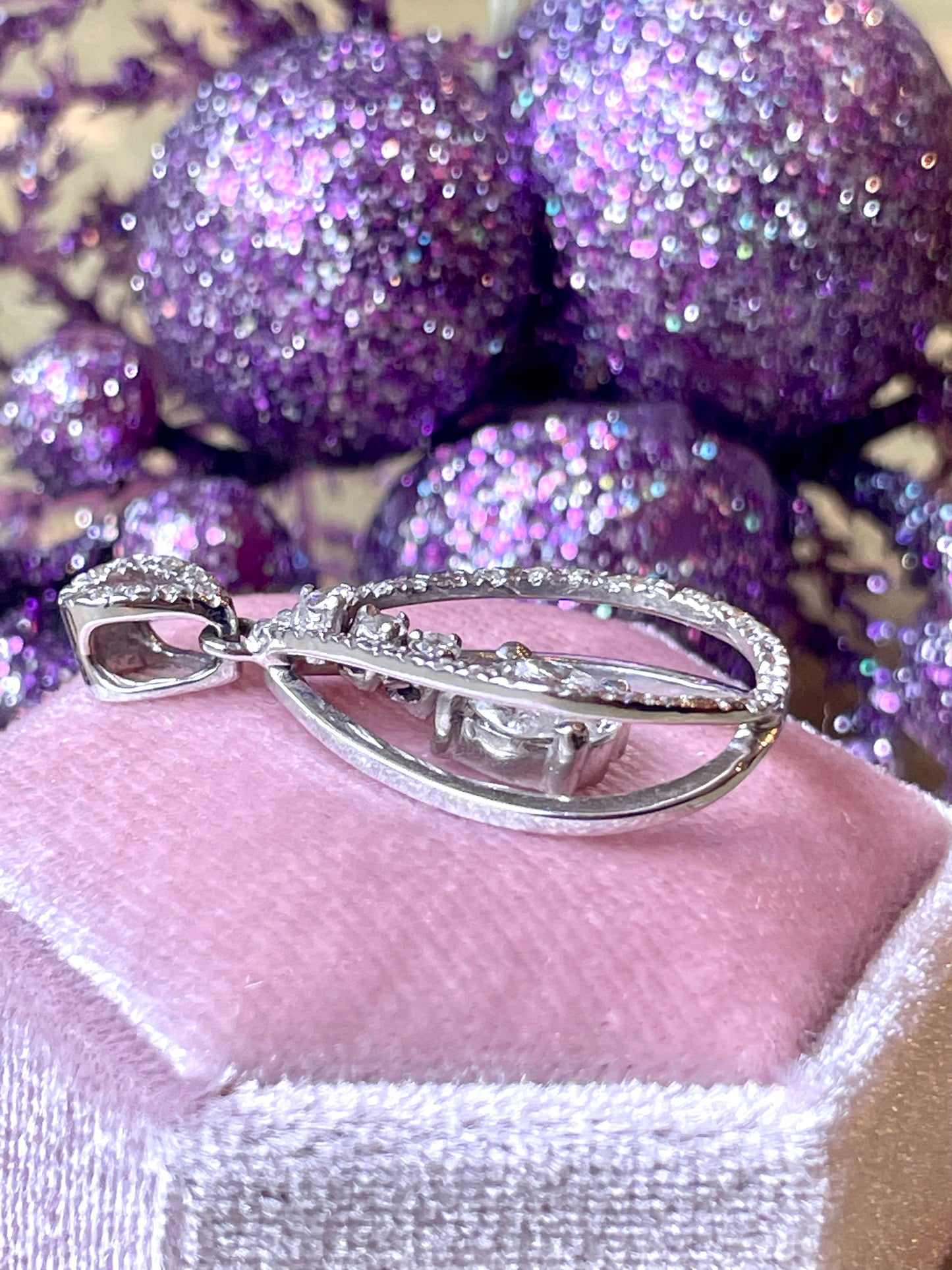 Incantevole pendente a goccia con diamanti, anni ‘50