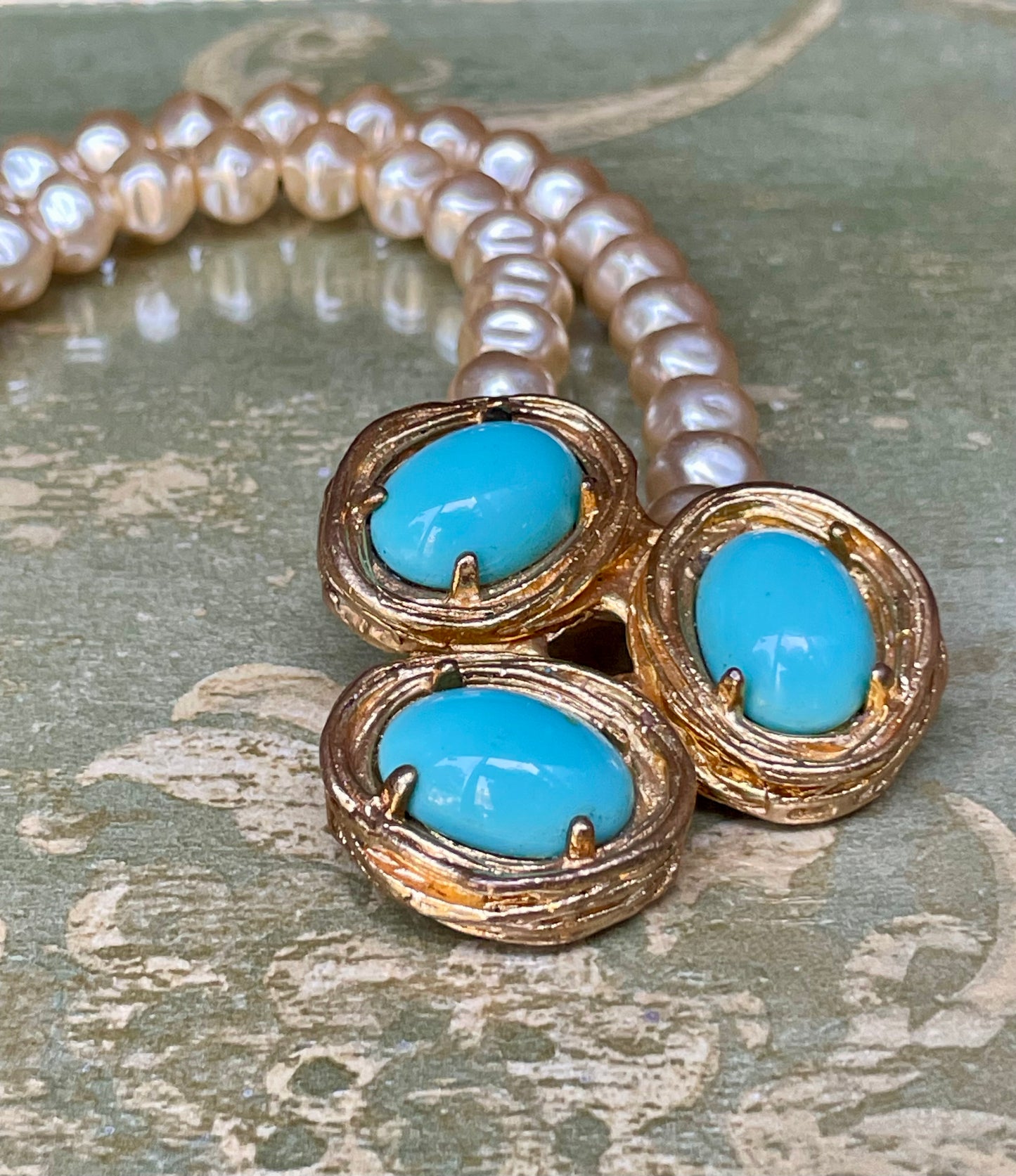 Collana girocollo con perle barocche e pendente in pasta di turchesi, Gavilane Paris anni ‘60