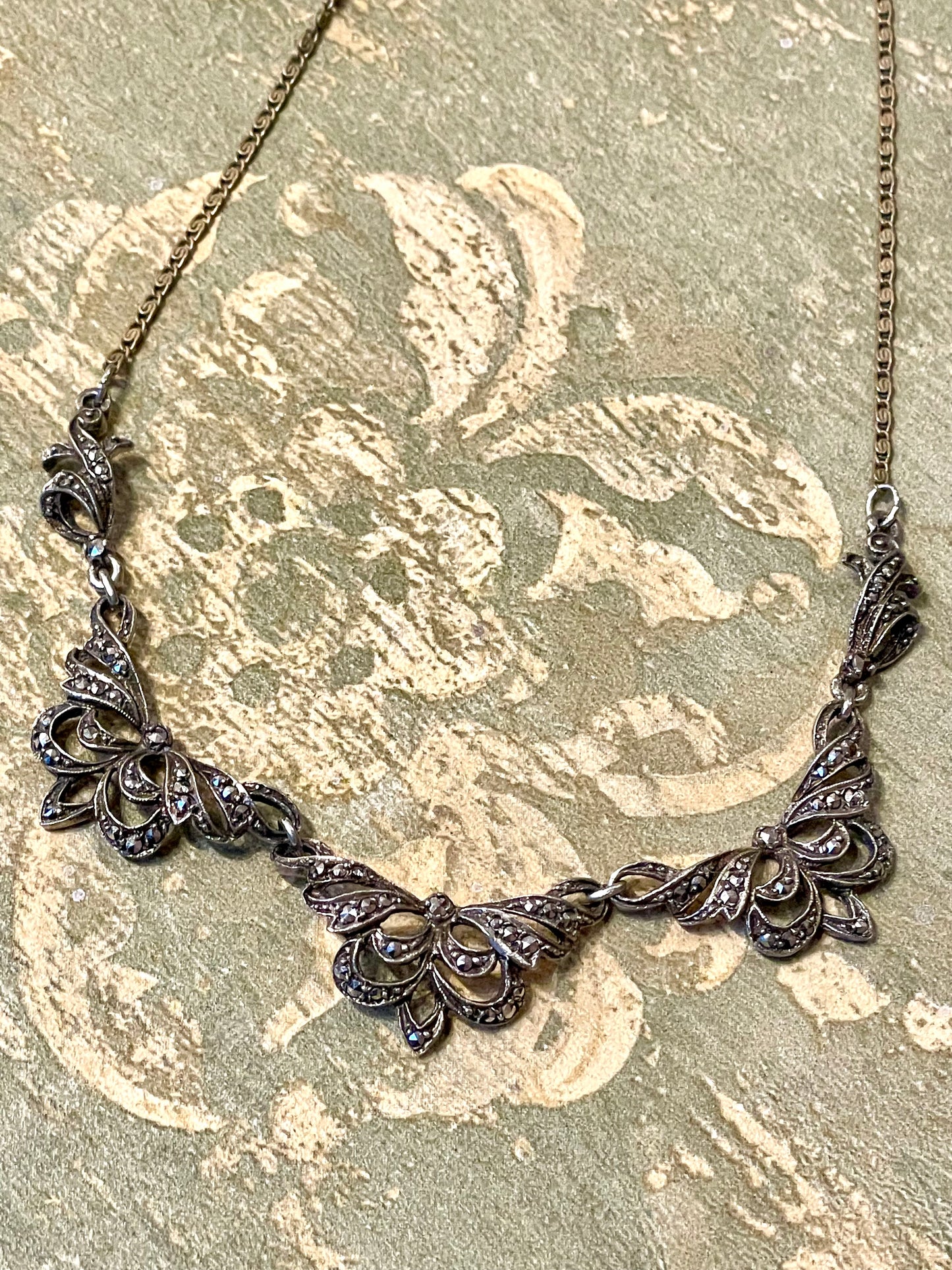 Stupenda collana in argento e marcassite, anni ‘30/40