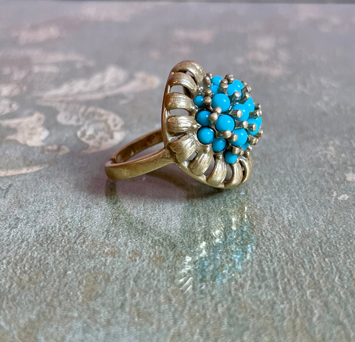 Anello Atomic Style con pasta di turchesi, anni ‘50