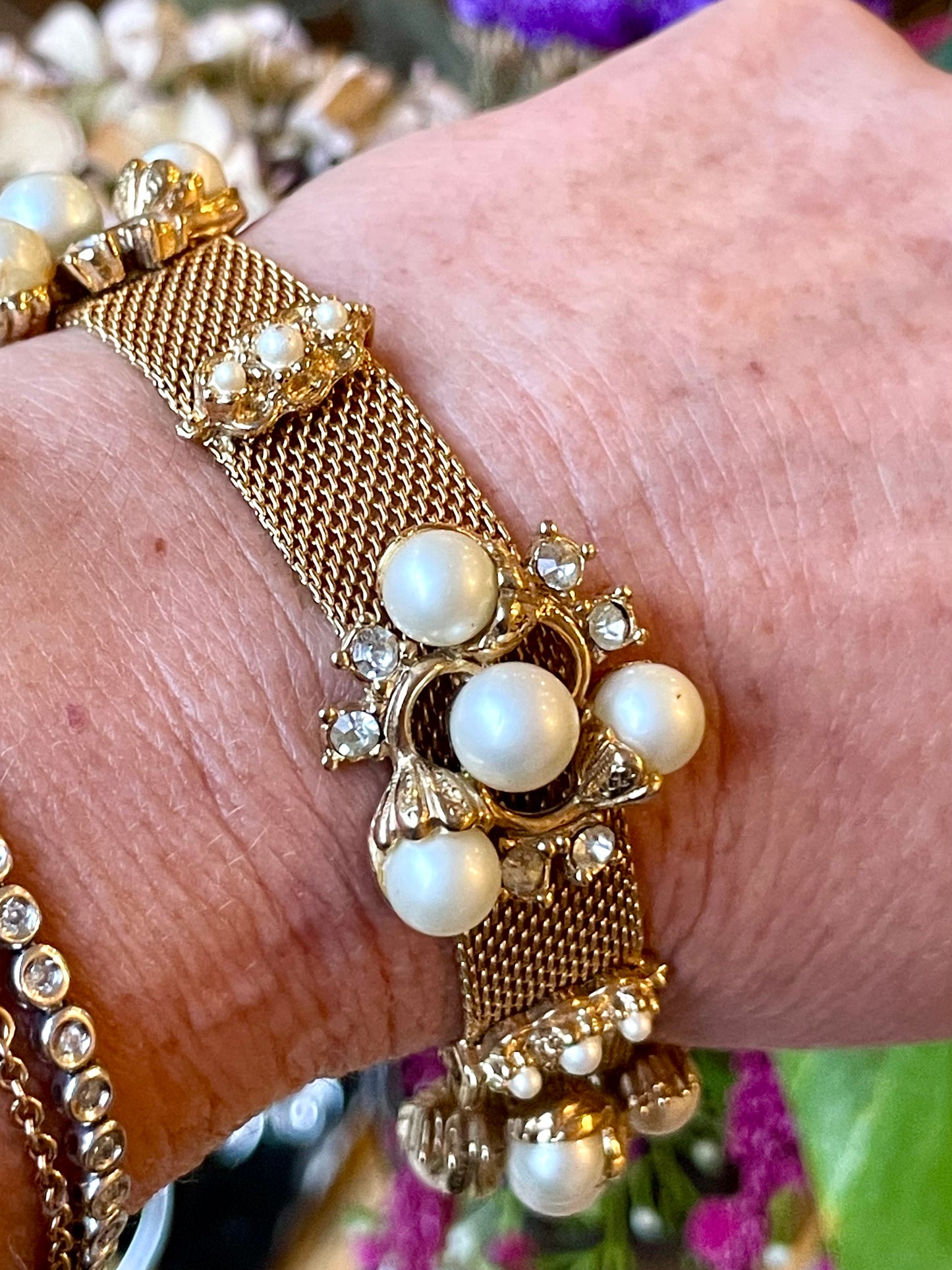 Luminoso bracciale a maglia piatta traforata, anni ‘50