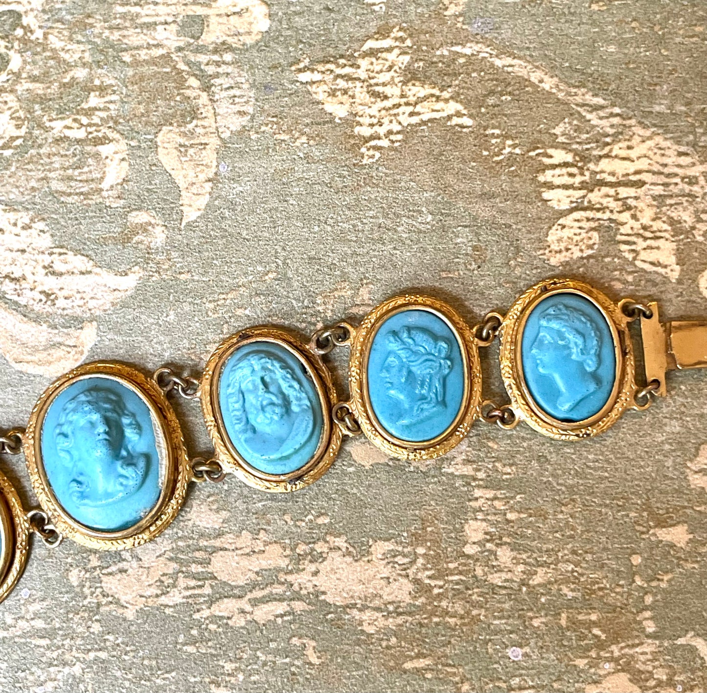 Bracciale Cammei vittoriani in pasta di turchese, laminato in oro