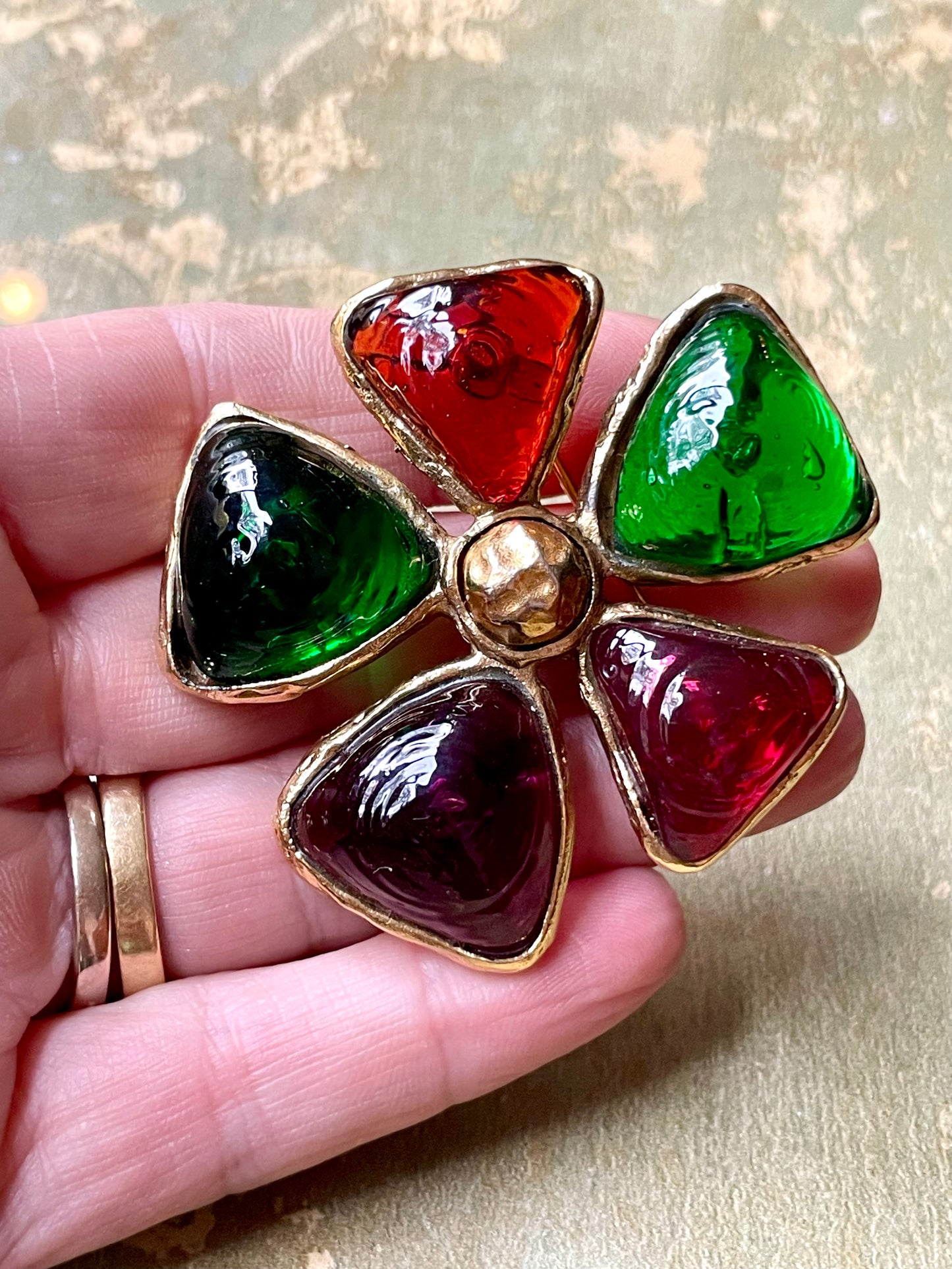 Iconica spilla Camelia, Chanel, anni ‘70