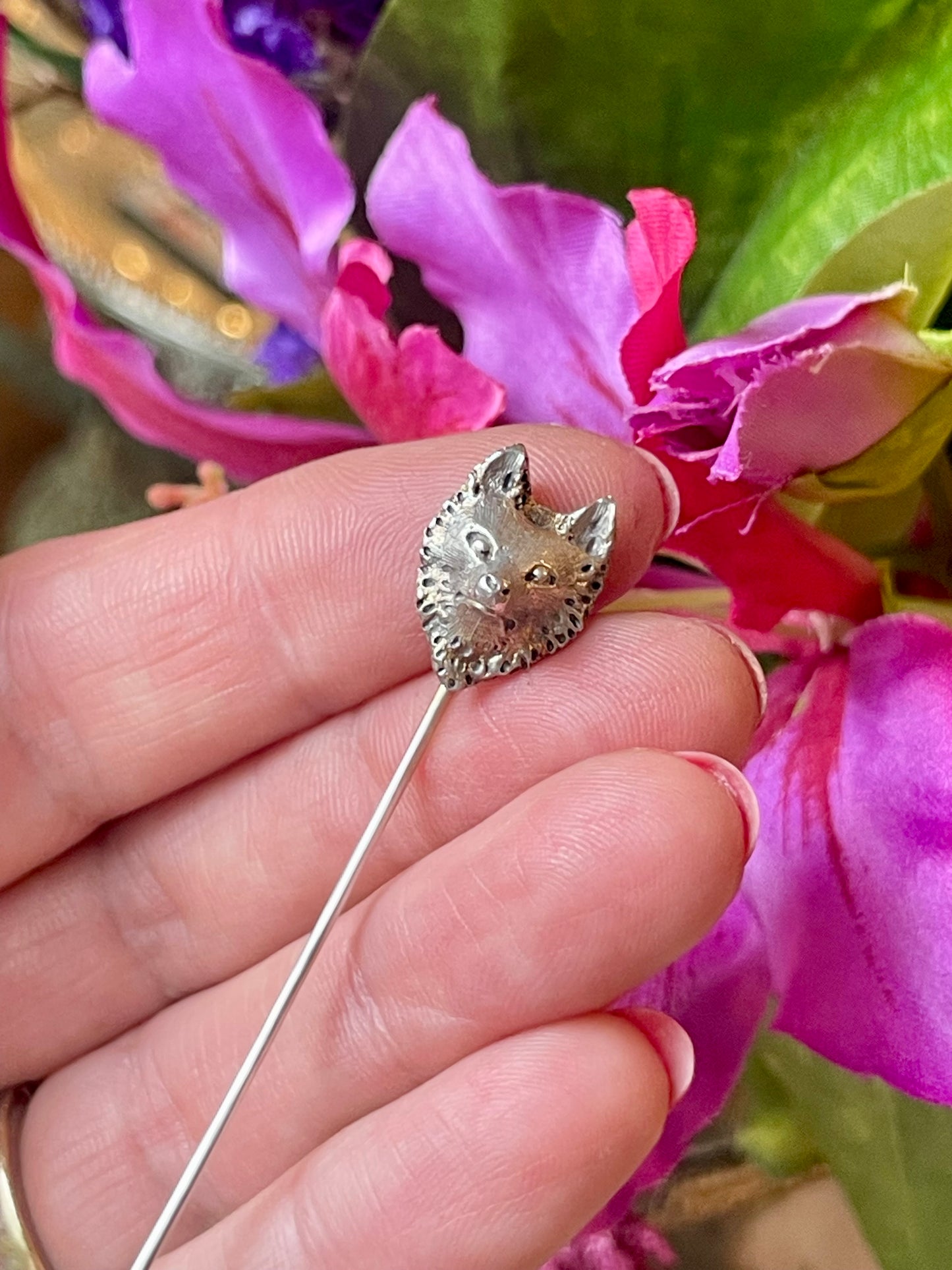 Spilla da cravatta in argento con piccola volpe, fine Ottocento, inizio Novecento