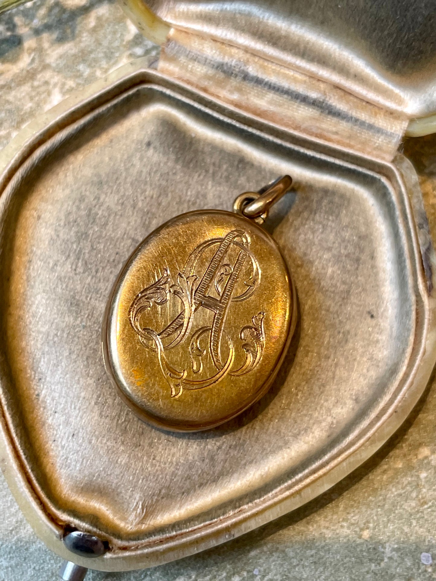 Pendente locket con miniatura dipinta, epoca vittoriana