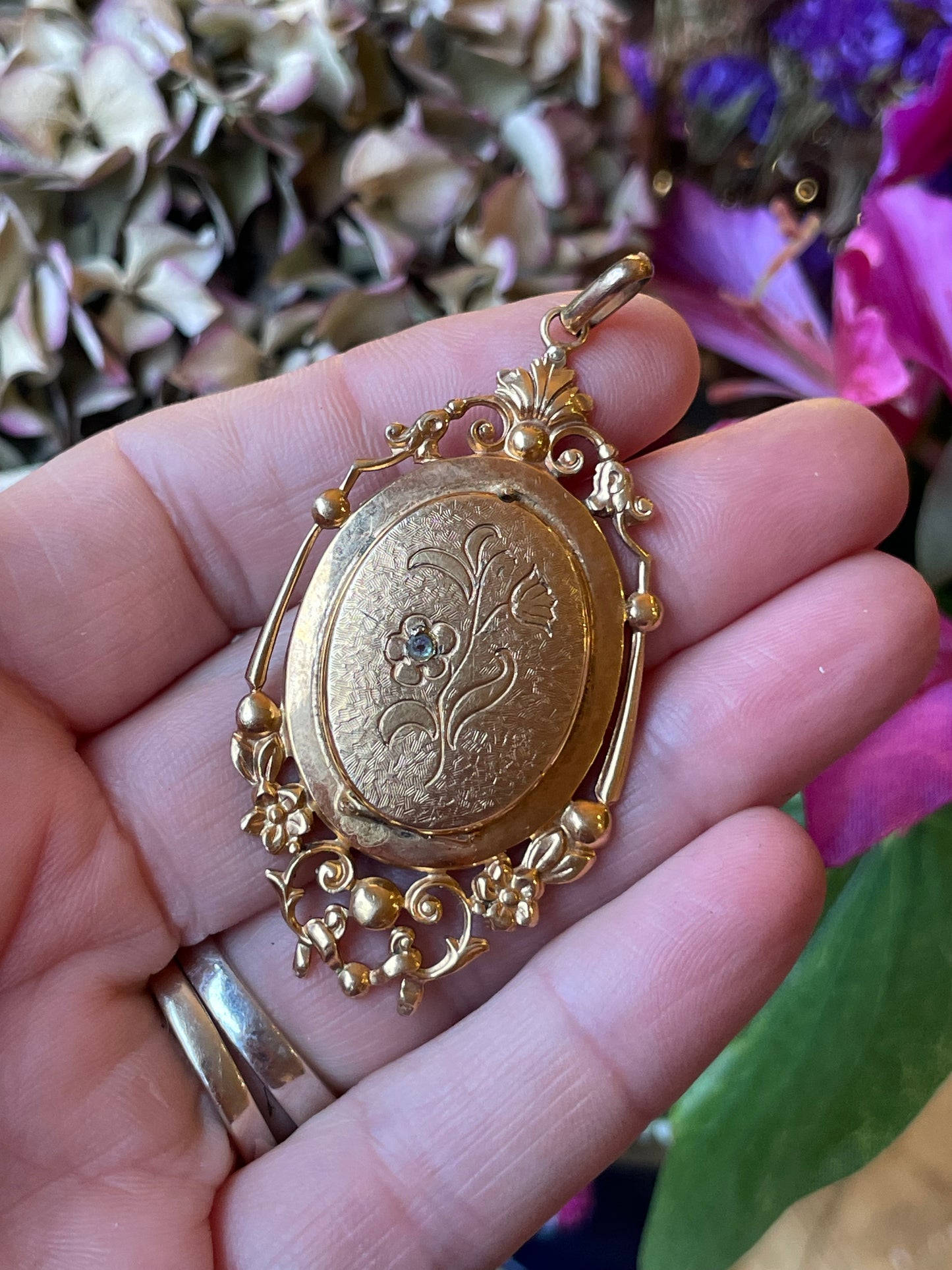Stupendo locket laminato oro, epoca vittoriana